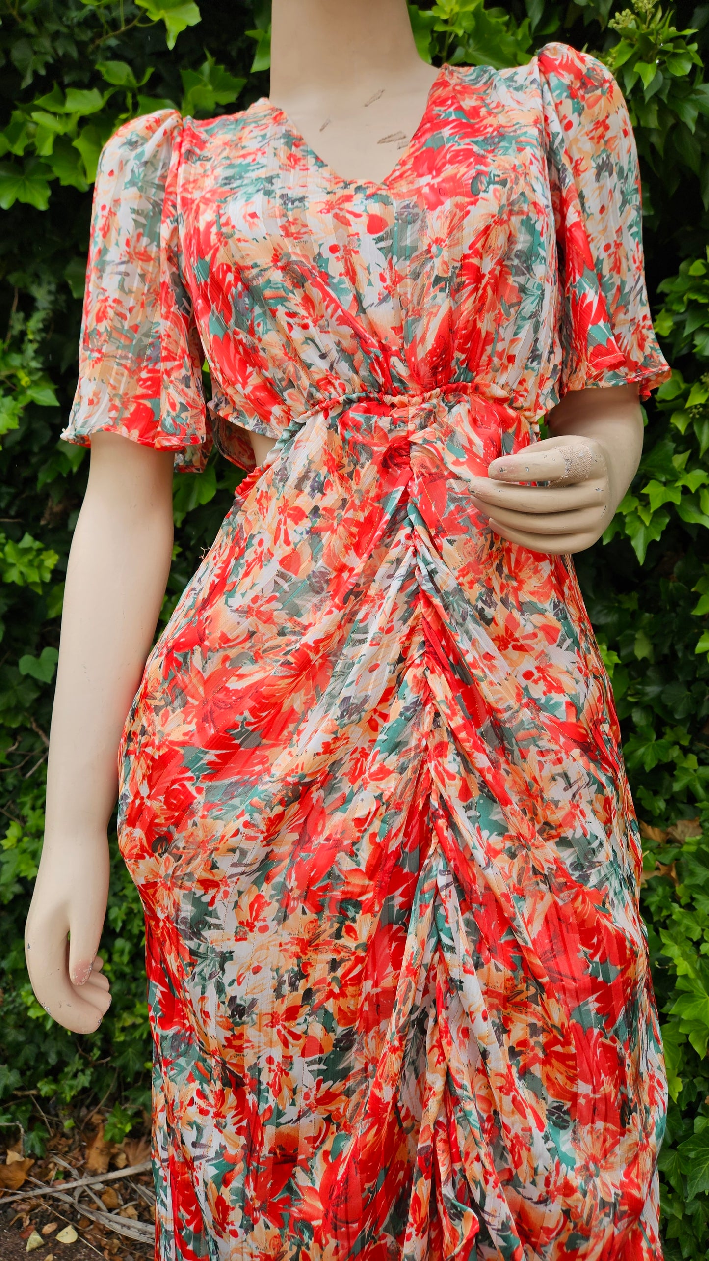 Gorgeous Floral preloved Dress Size 8.
