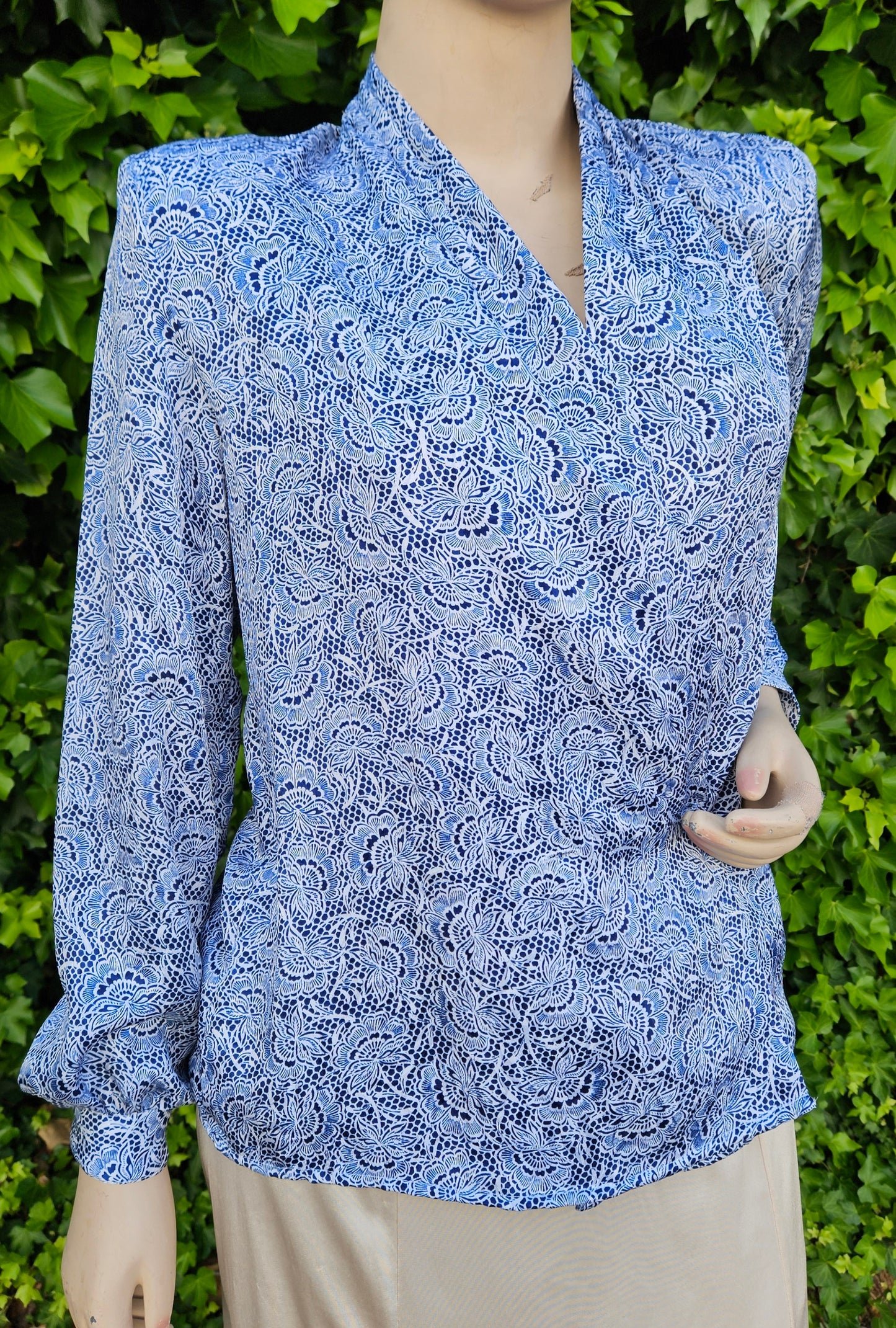 Stunning Vintage Long Sleeve Shirt. Size 10.