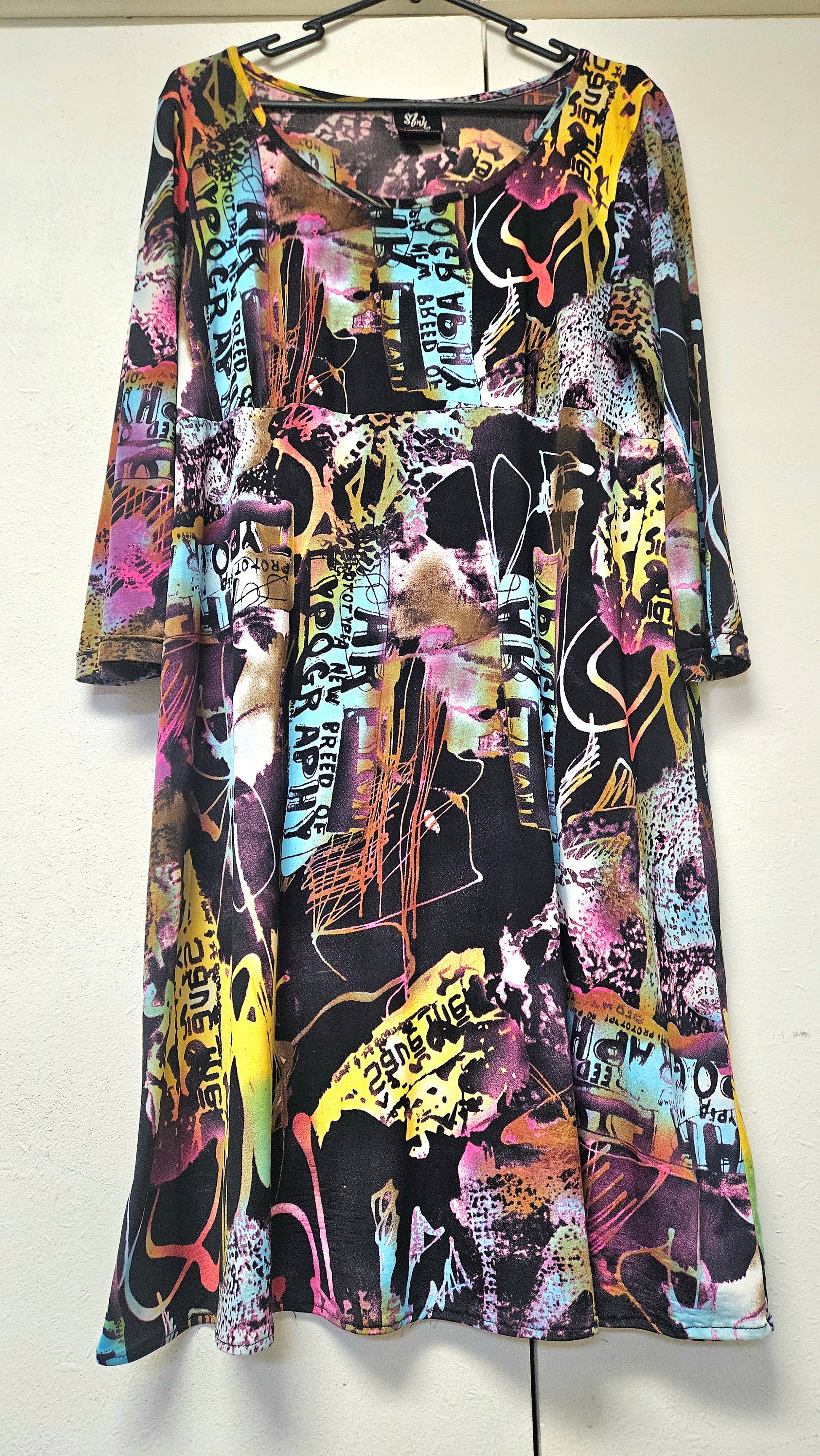 Midi Dress - Preloved Dress size M in Acukland in good preloved condition multicolor