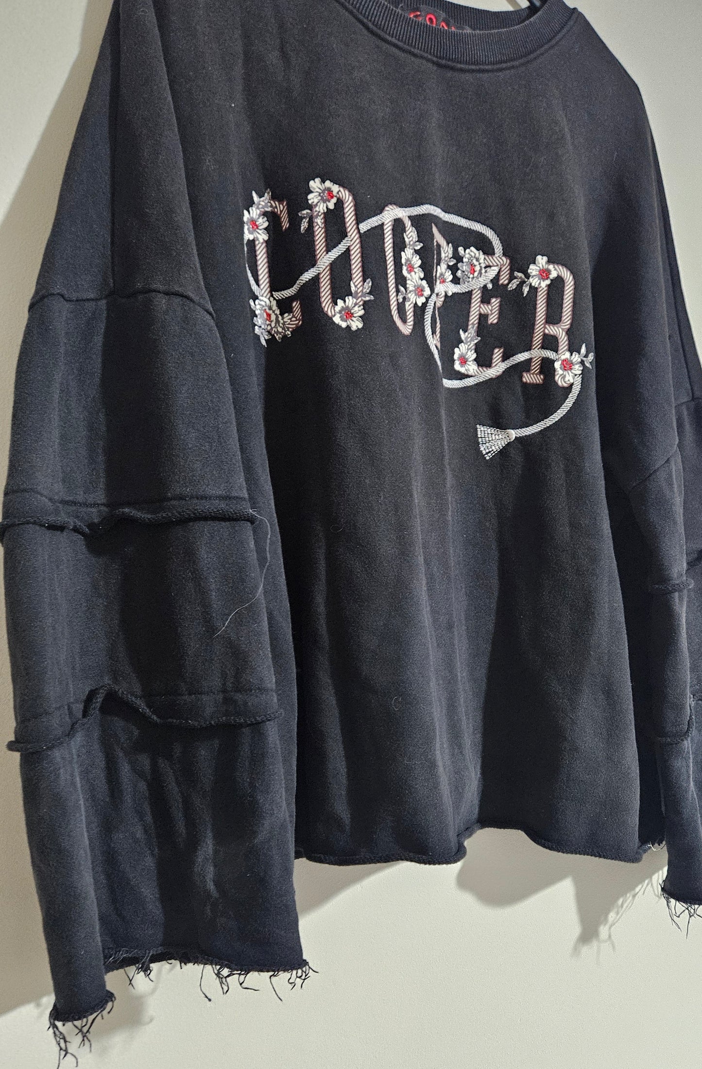 Black crewneck Pullover by Trelise Cooper Top