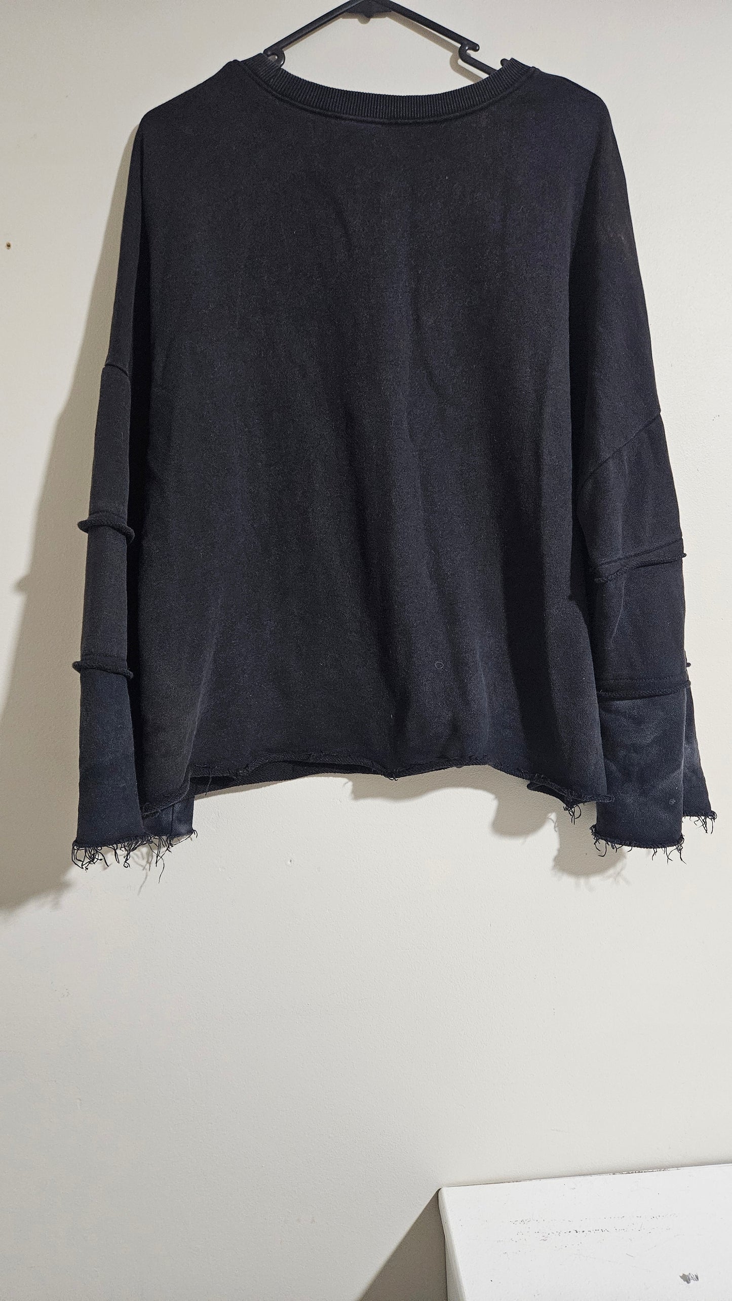 Black crewneck Pullover by Trelise Cooper Top