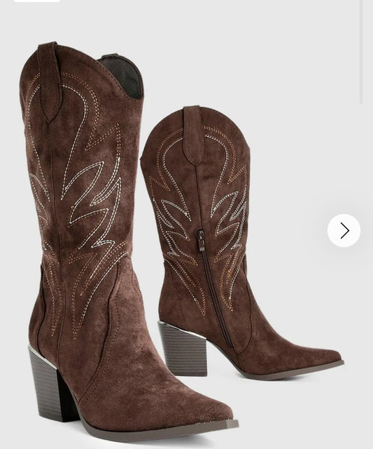 Brown cowboy boots with decorative stitching in brown colour with metal details on the heels in second hand condition. in Auckland for sale. preloved condition