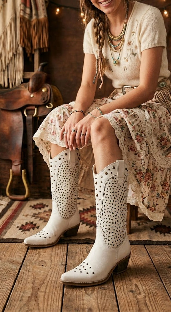 bohemian rodeo white cowboy boots in good preloved condition. Size 8.5. Holy cow, leather upper, balance manmade. available in Auckland for purchases and also available at the online store PAOTHRIFT.CO.NZ 