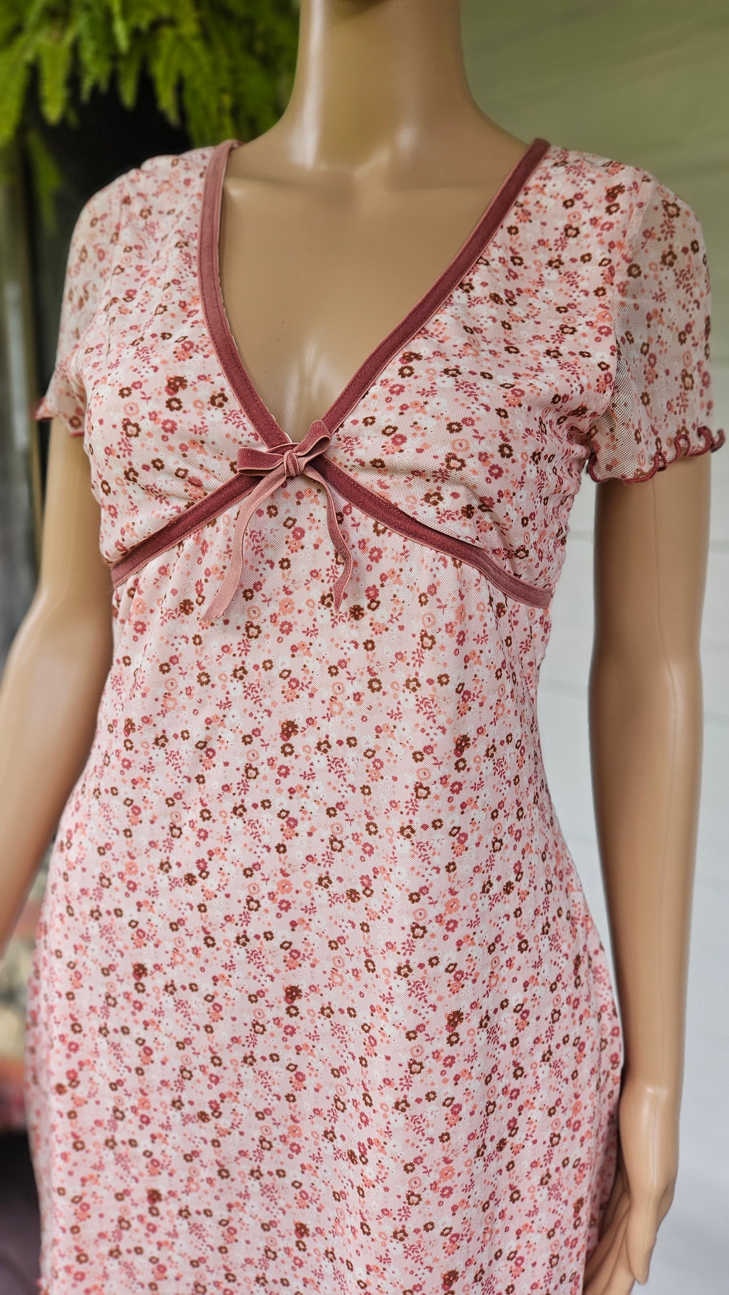 Romantic floral Dress by Forever21. Retro style. Size M