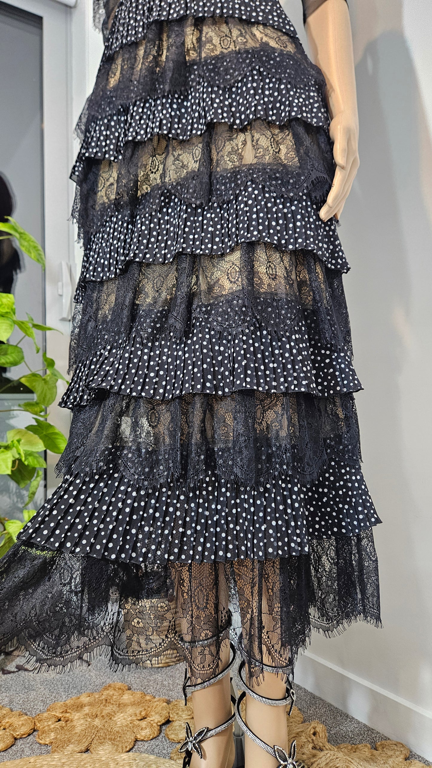 Stunning CARLA RUIZ Spanish Designer Tiered Lace Maxi Dress - Size EU36 / UK8
