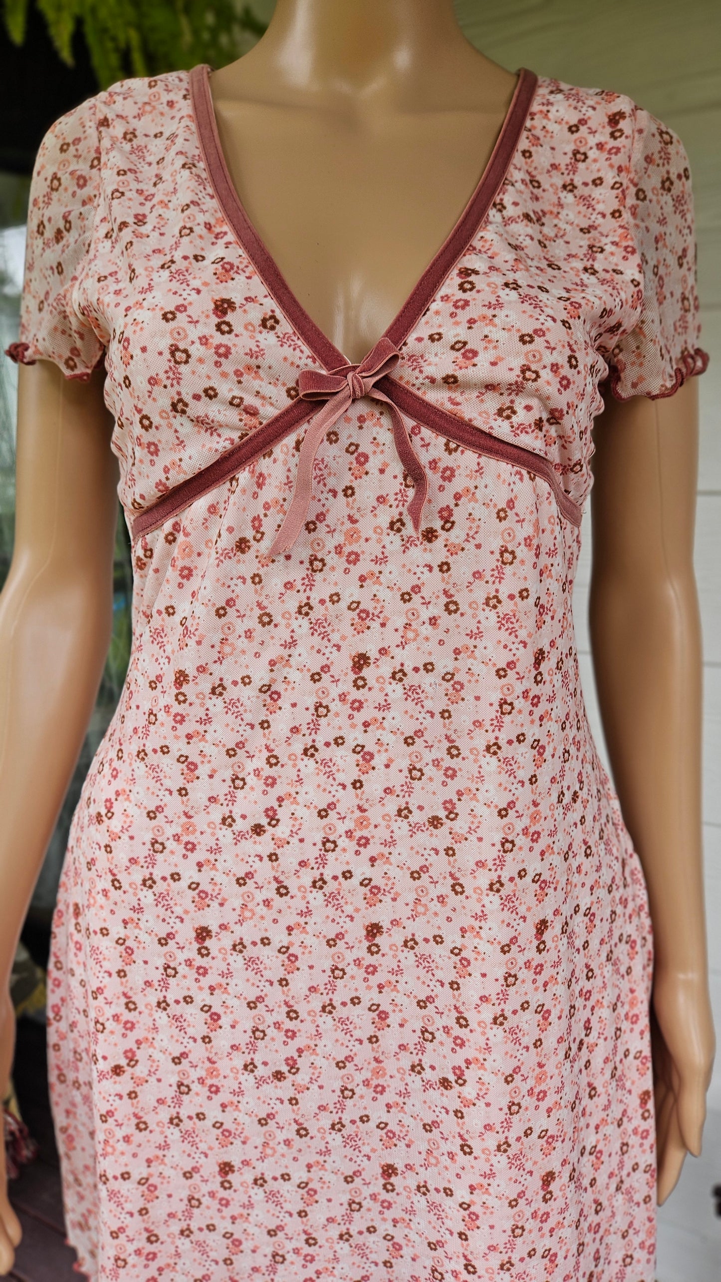 Romantic floral Dress by Forever21. Retro style. Size M
