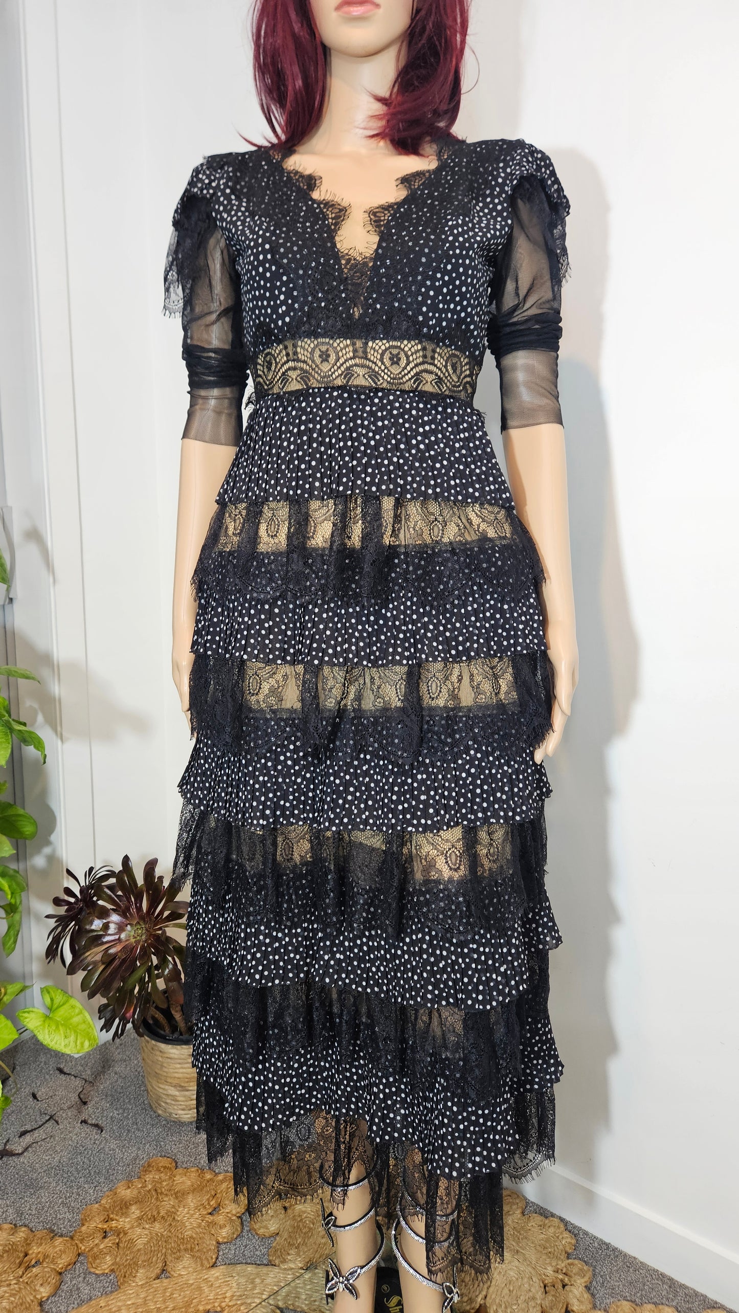 Stunning CARLA RUIZ Spanish Designer Tiered Lace Maxi Dress - Size EU36 / UK8
