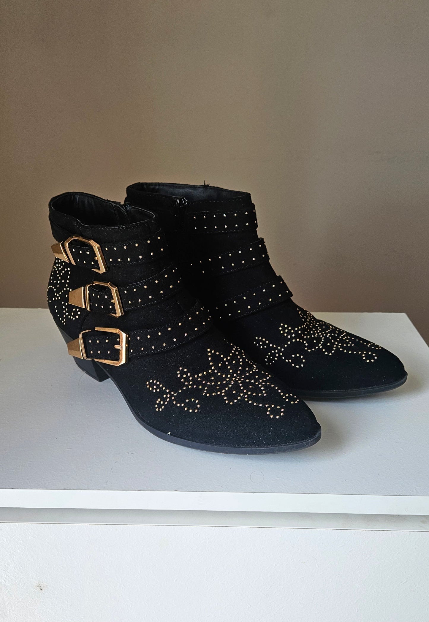 Black Ankle Boots Size 8. Preloved boots