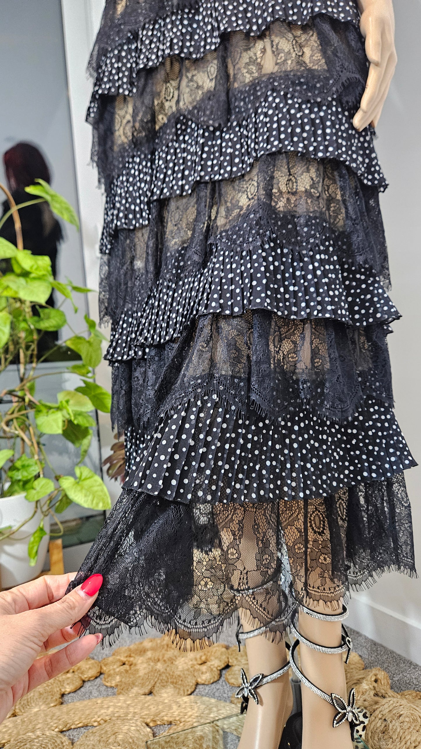 Stunning CARLA RUIZ Spanish Designer Tiered Lace Maxi Dress - Size EU36 / UK8