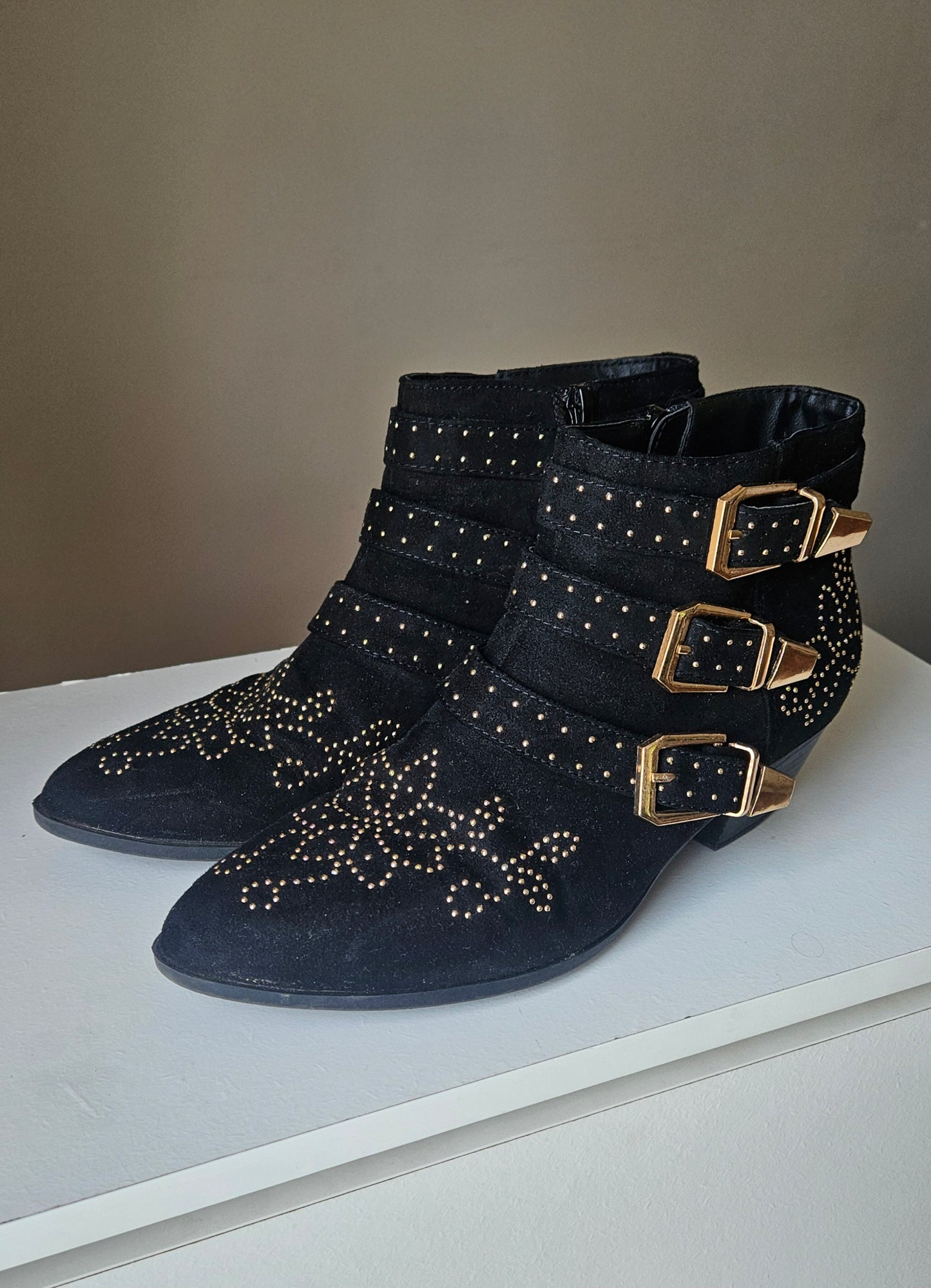 Black Ankle Boots Size 8. Preloved boots