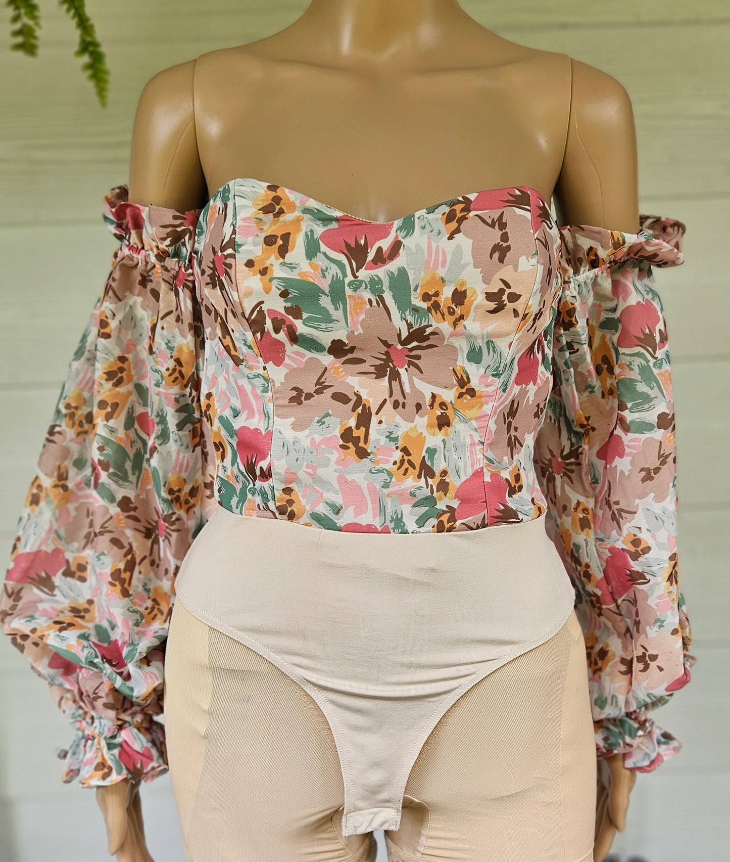 RUNAWAY OFF SHOULDER FLORAL BODY SUIT. WORN ONCE! Size XS floral off-shoulder top and beige shorts indoors. good used condition