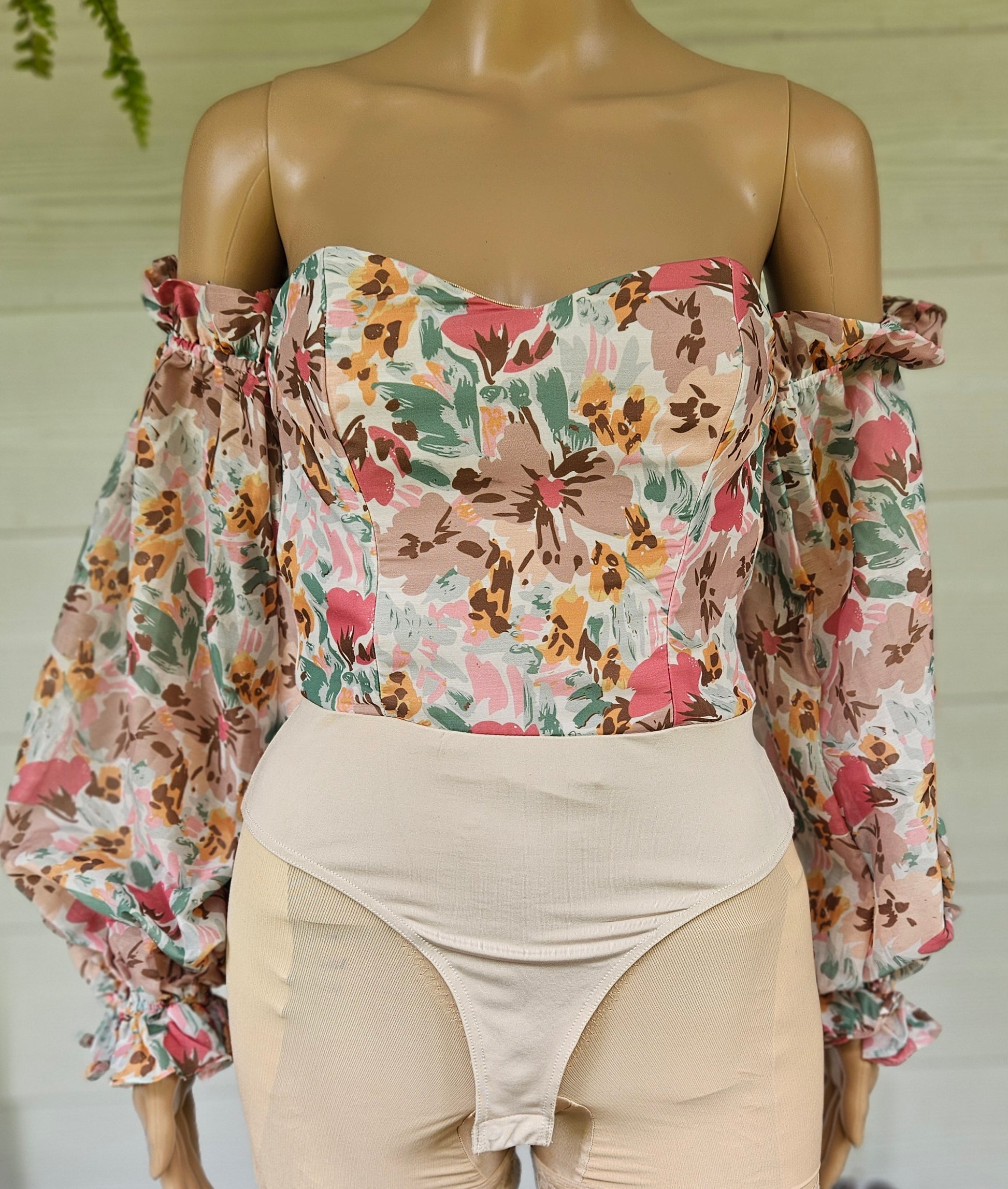 RUNAWAY OFF SHOULDER FLORAL BODY SUIT. WORN ONCE! Size XS floral off-shoulder top and beige shorts indoors. good used condition