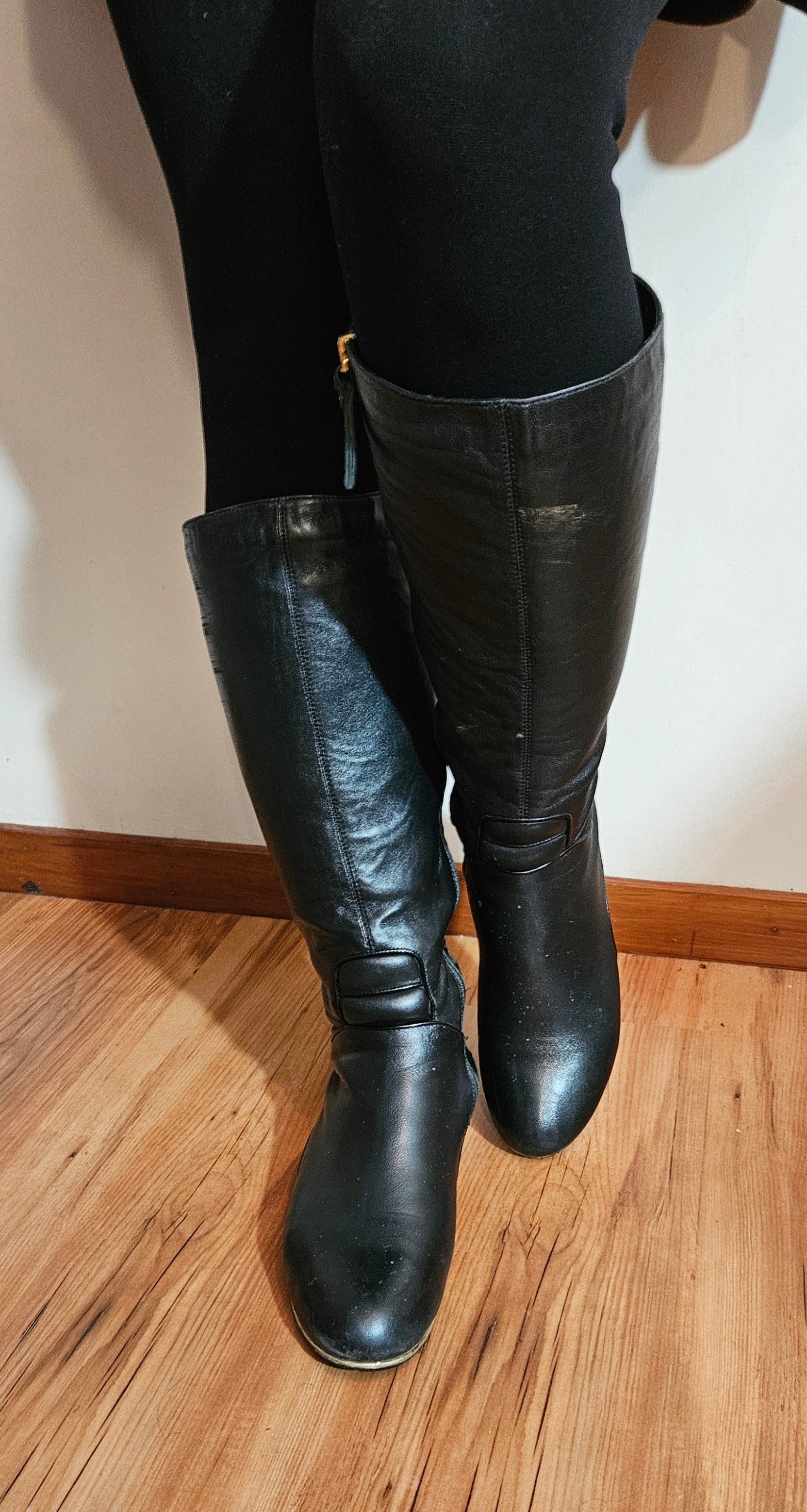 Italian preloved black boots for sale Size 37.5