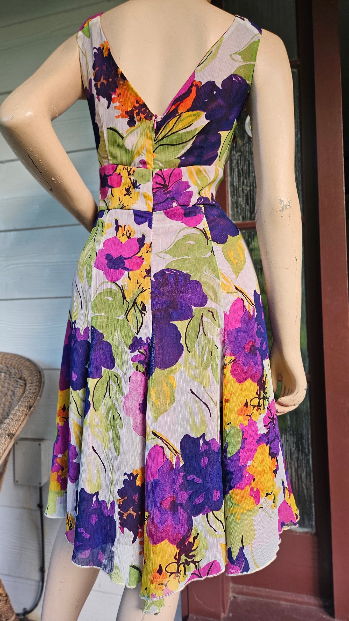 Lovely preloved Floral Dress Size 10