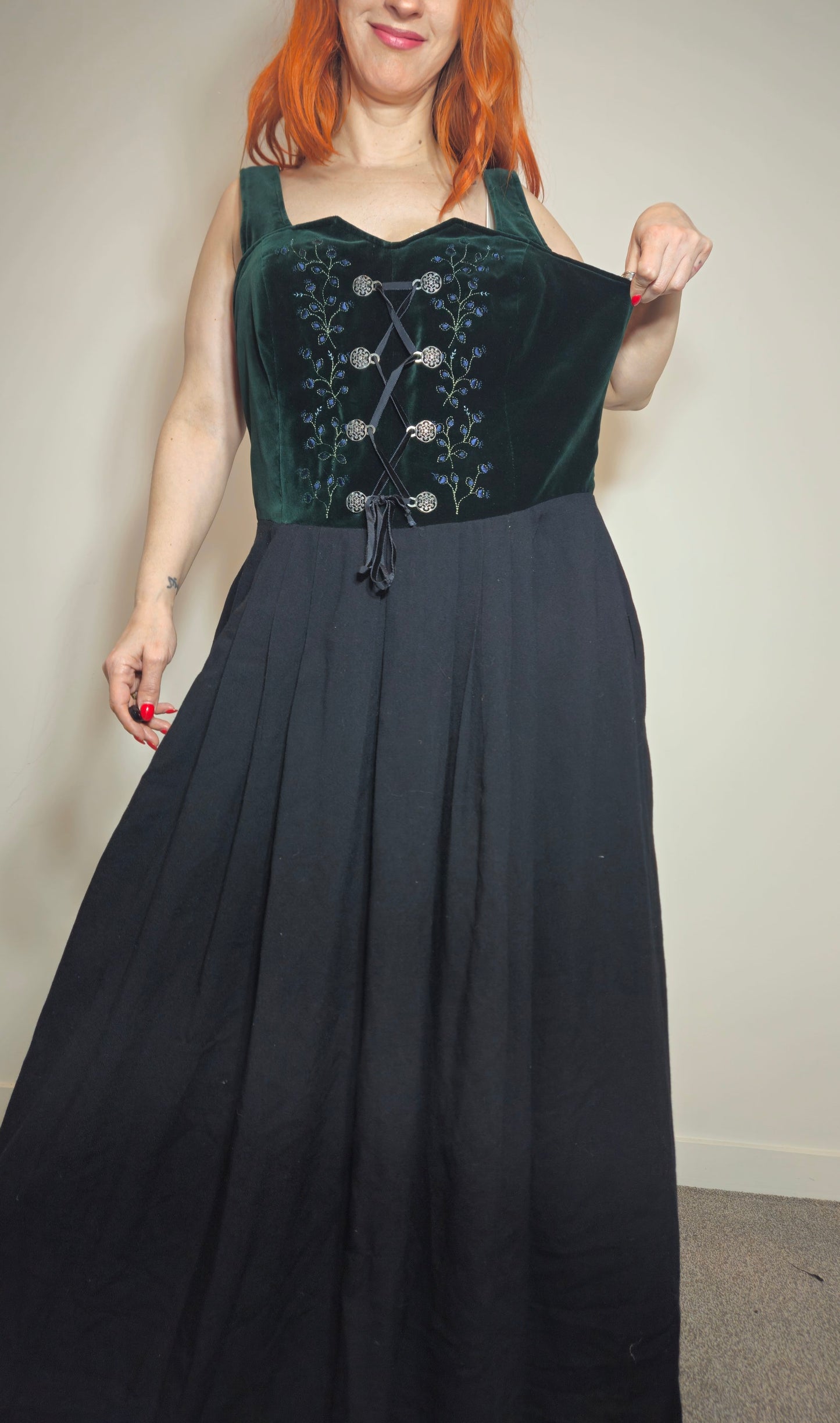 Authentic Vintage Country Line Velvet Trachten Dirndl Dress - Size 46 / UK 20. Curvy Dress