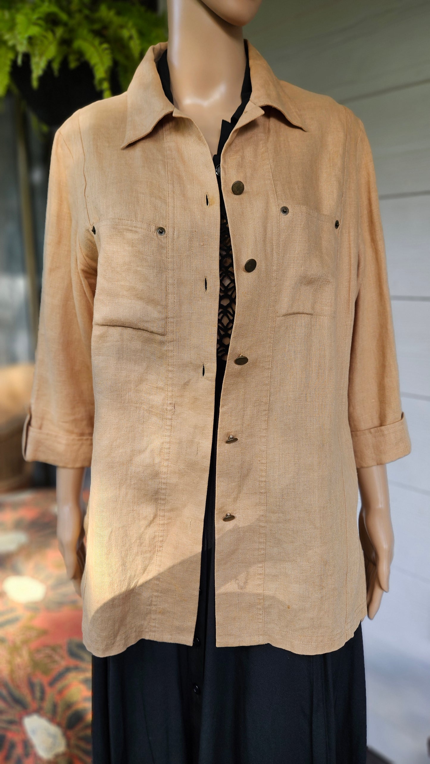 100% Linen Shirt. 3/4 Sleeves Design. Size 38.