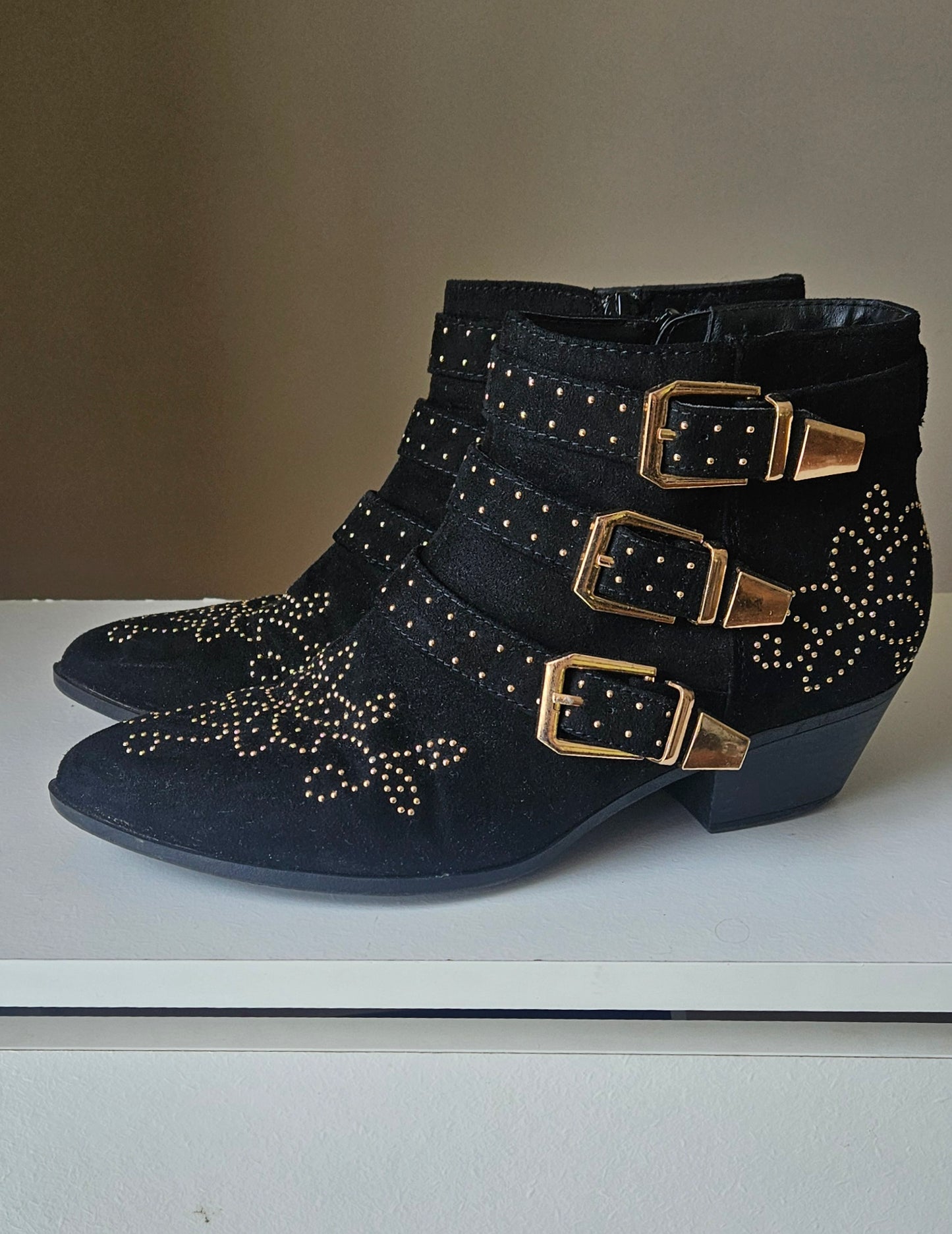 Black Ankle Boots Size 8. Preloved boots