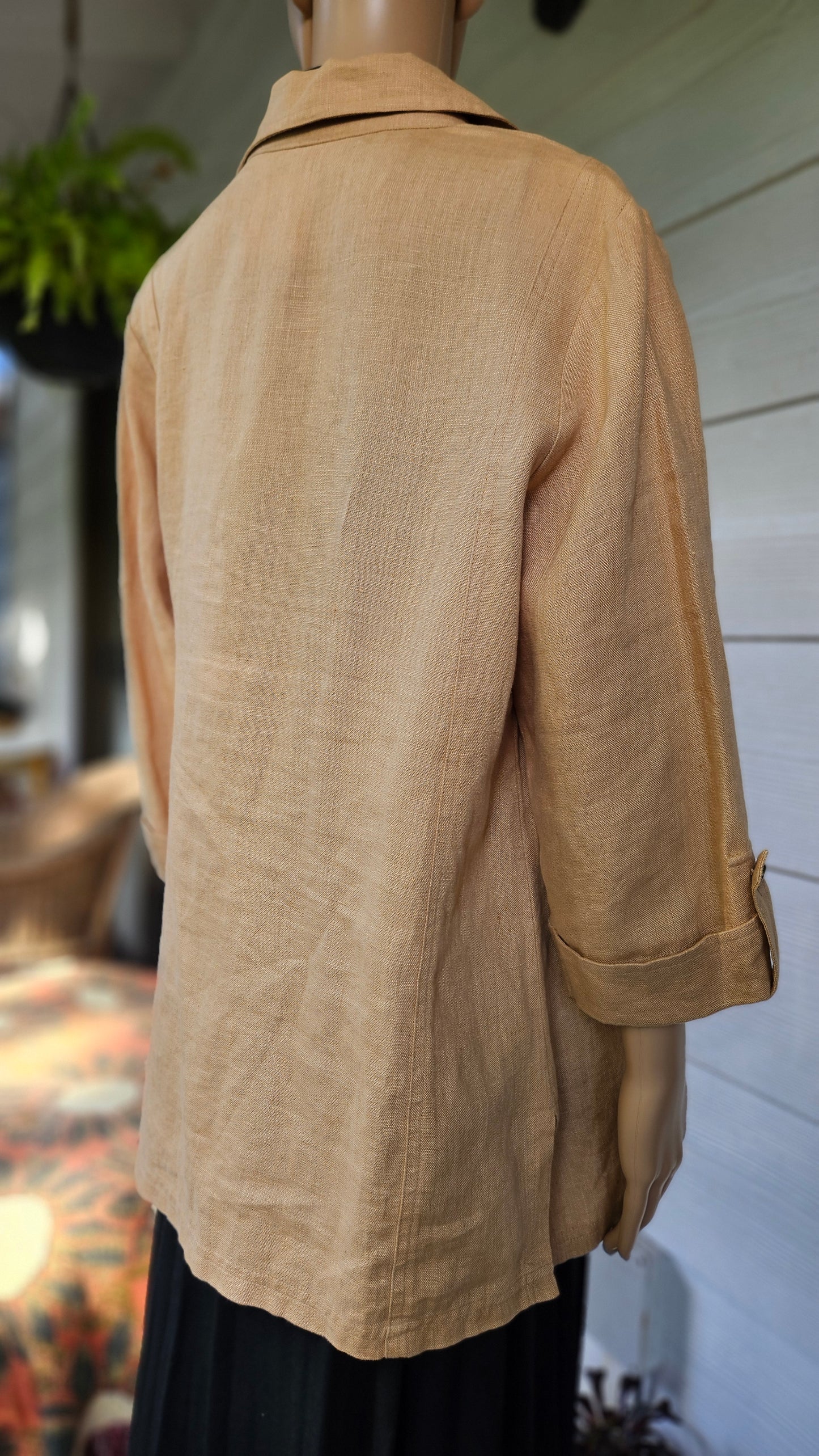 100% Linen Shirt. 3/4 Sleeves Design. Size 38.