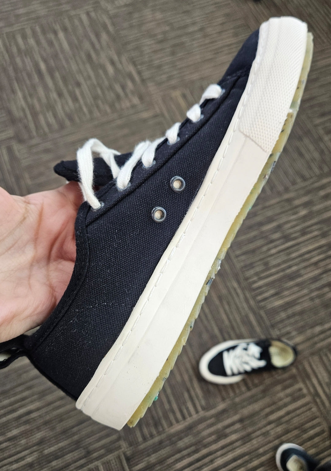 Zouri: Eco-Vegan Footwear from the Ocean