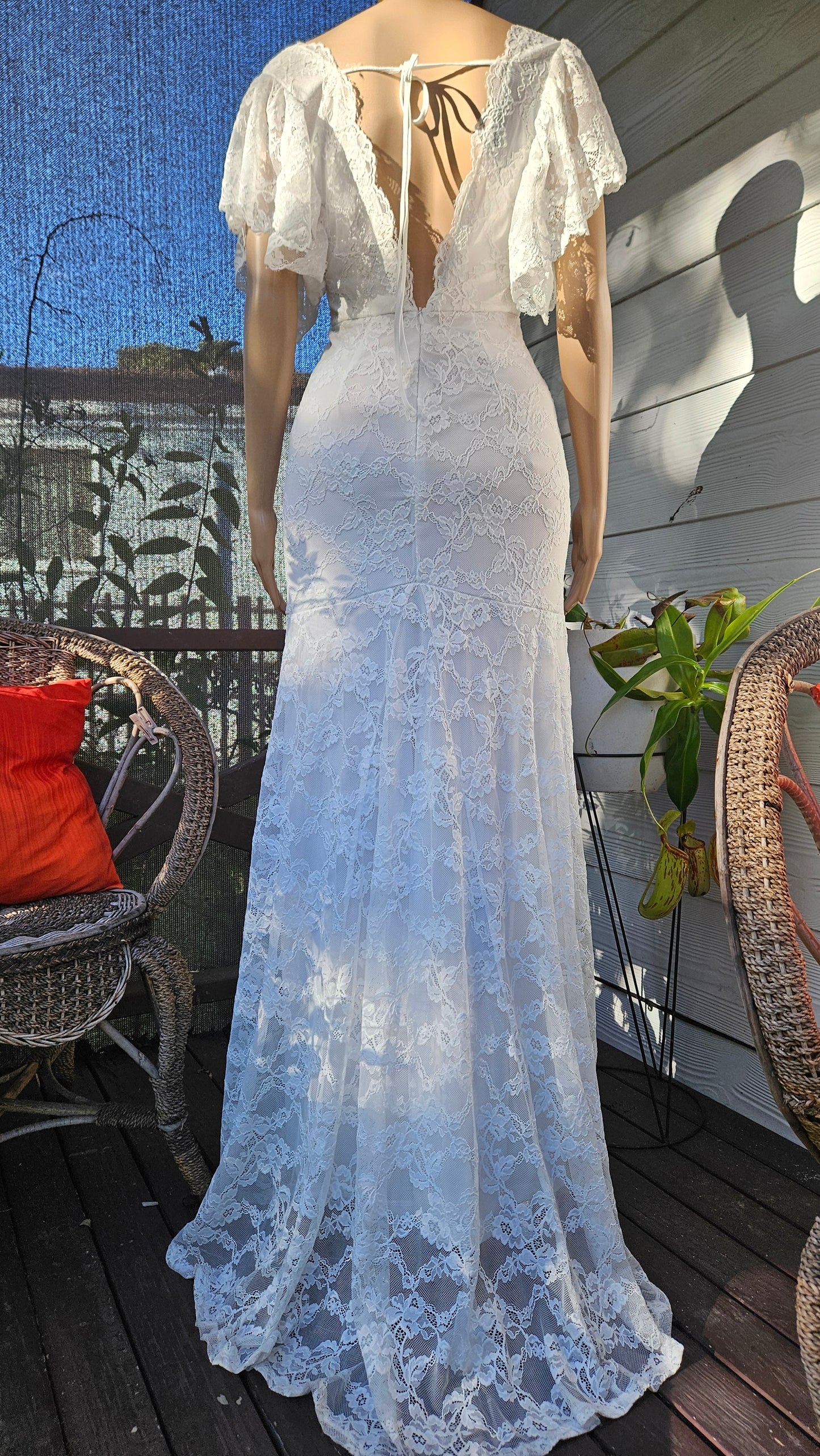 White lace dress wedding dress, super cute style in good preloved condition. Available in Auckland or purchasing online at paothrift.co.nz