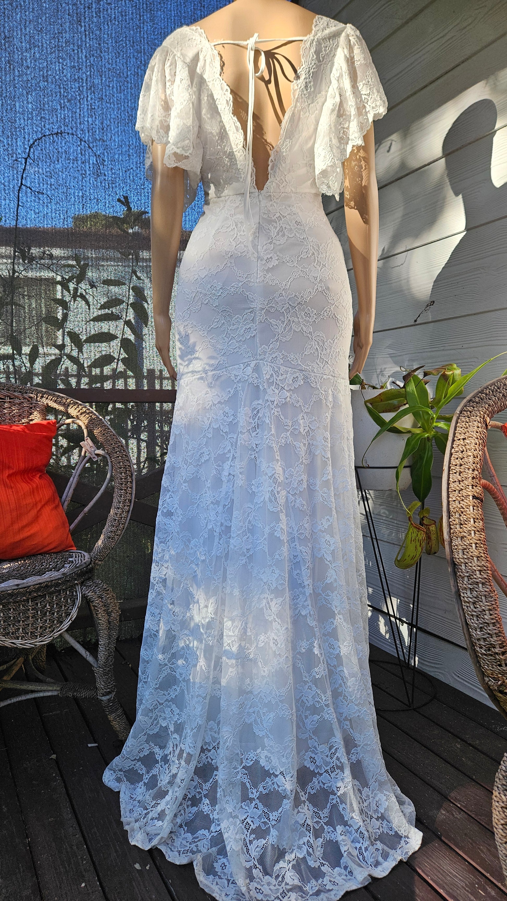 White lace dress wedding dress, super cute style in good preloved condition. Available in Auckland or purchasing online at paothrift.co.nz