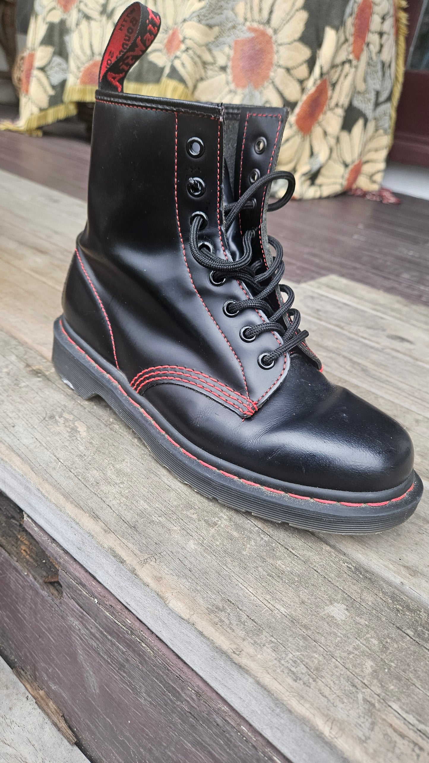 Dr Martens Boots 1460 Contrast Stitch Smooth – Leather Size 7uk/8USM(41 Eur)