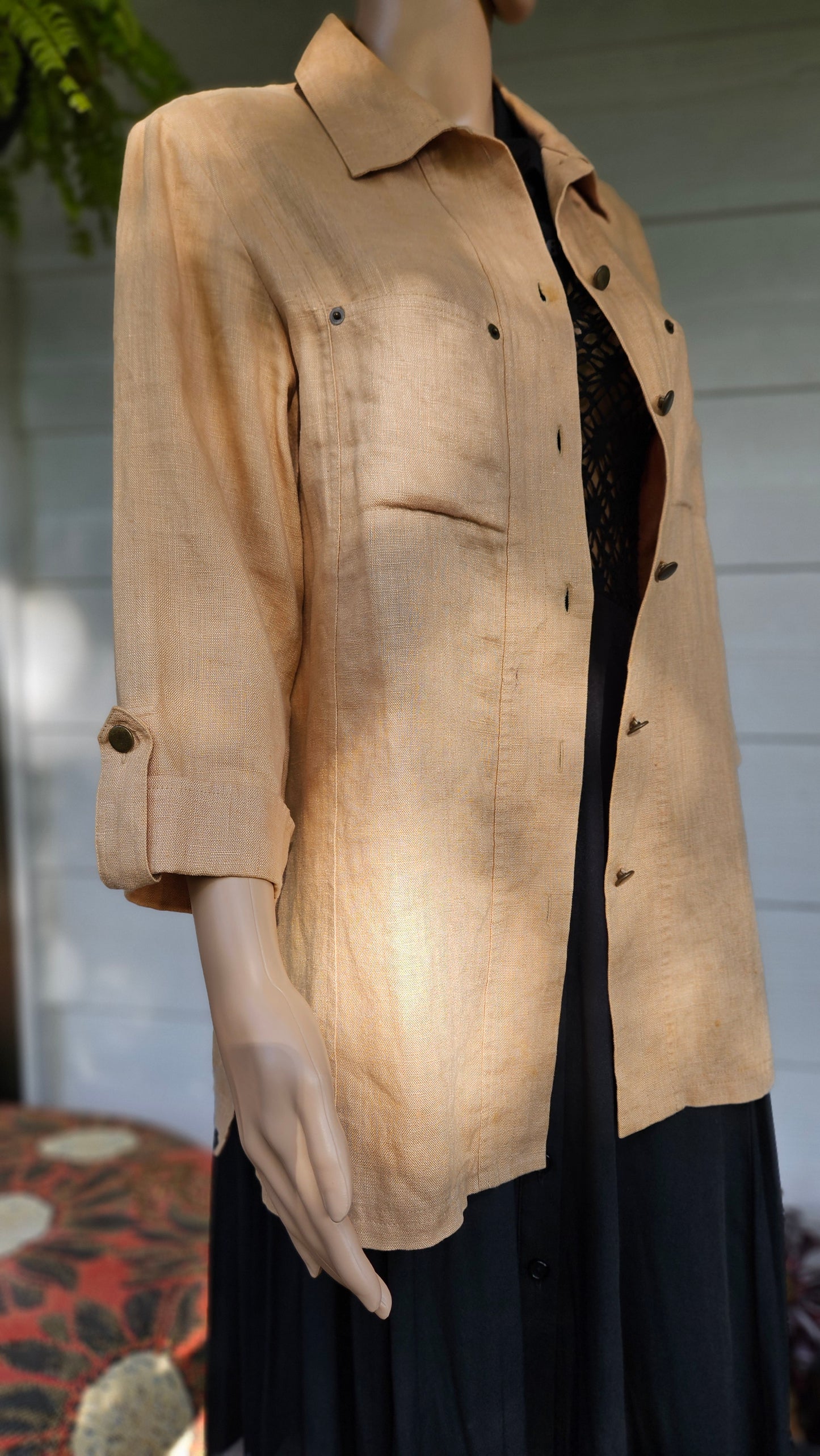 100% Linen Shirt. 3/4 Sleeves Design. Size 38.
