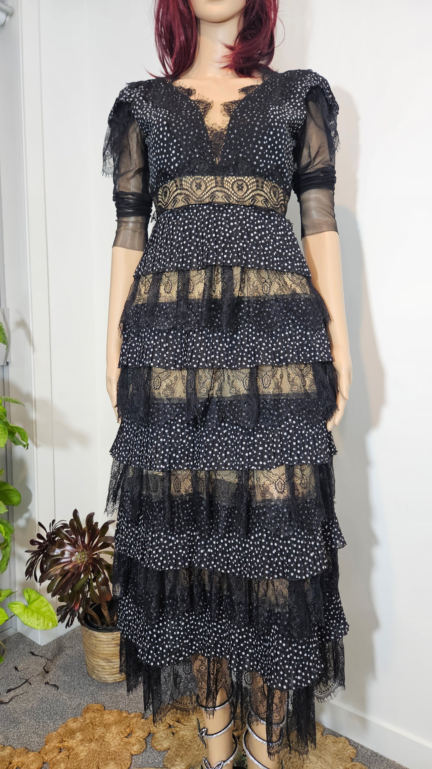 Stunning CARLA RUIZ Spanish Designer Tiered Lace Maxi Dress - Size EU36 / UK8