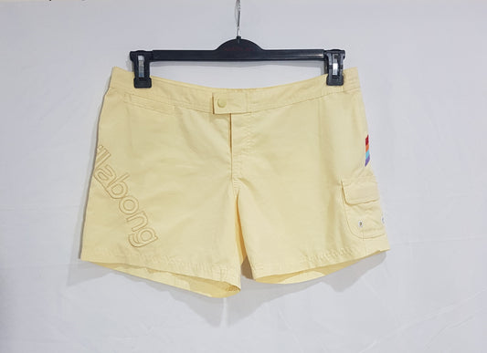 Lower rise y2k Vintage Billabong Short