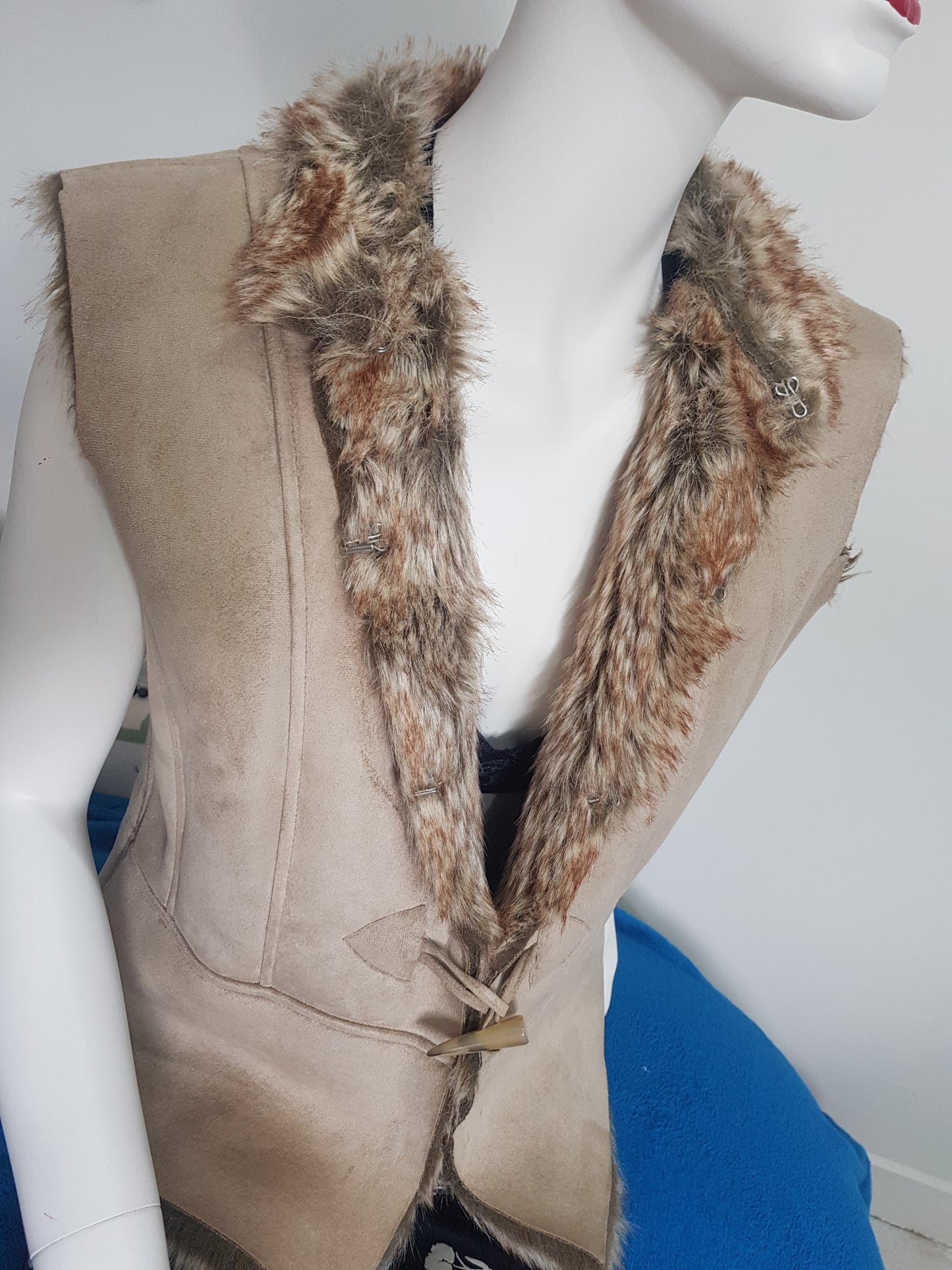 Chic Comfort: Light Brown Fur Vest - Preloved Fashion clothes