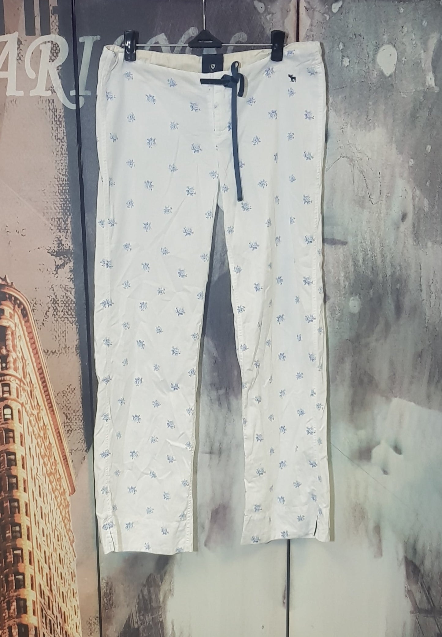 Authentic Abercrombie low rise pants.