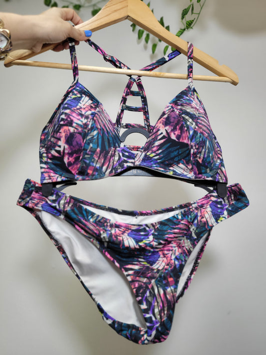 Beach Chic: Victoria's Secret Bikini Swimming Set - Second-Hand Treasure