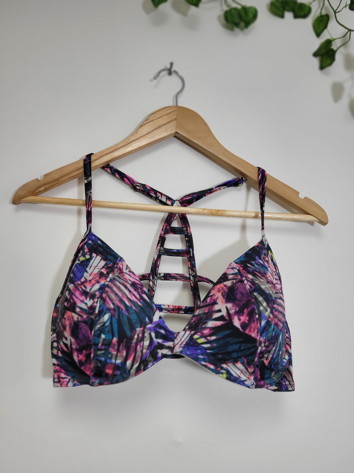 Beach Chic: Victoria's Secret Bikini Swimming Set - Second-Hand Treasure