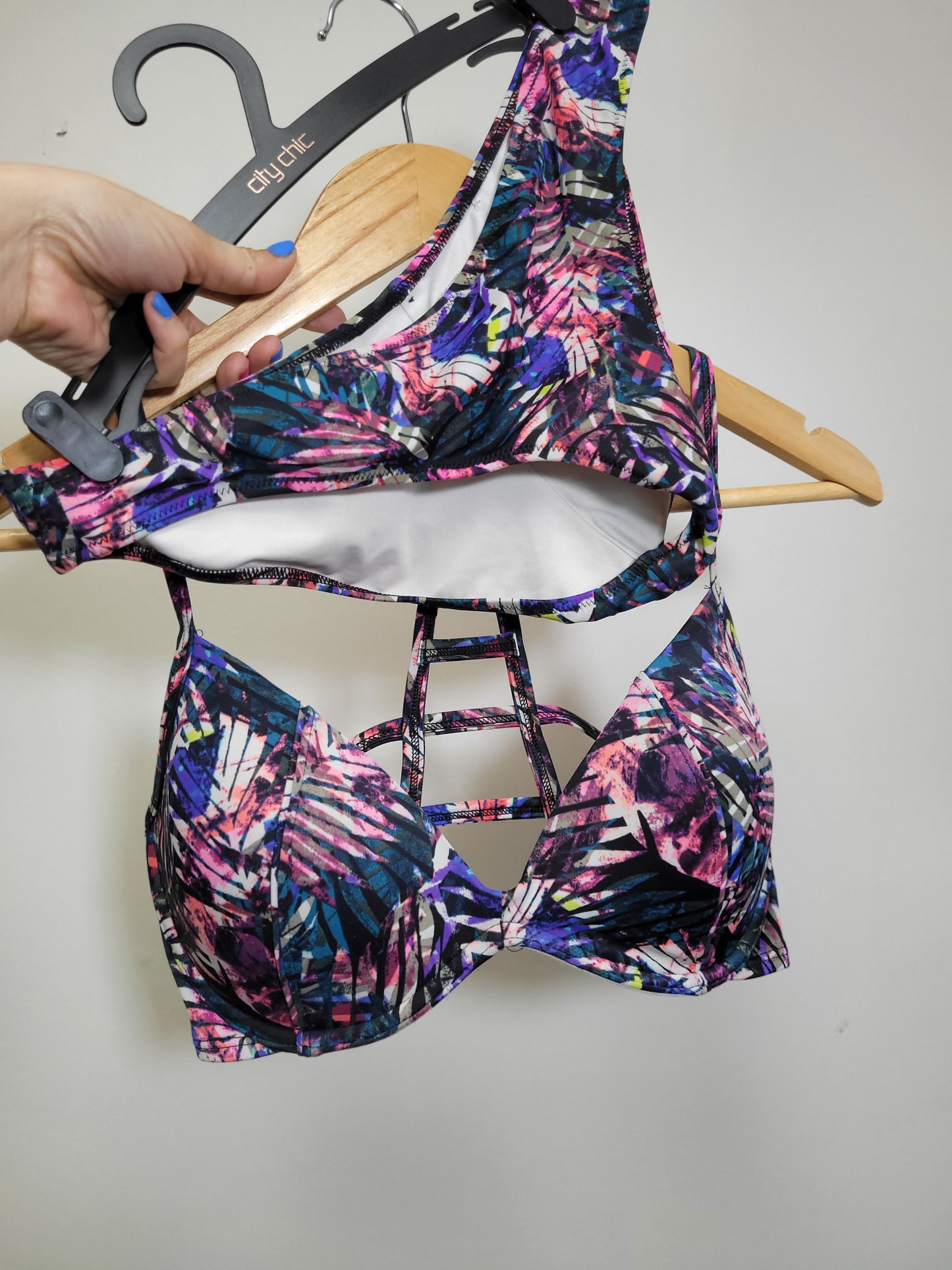 Beach Chic: Victoria's Secret Bikini Swimming Set - Second-Hand Treasure