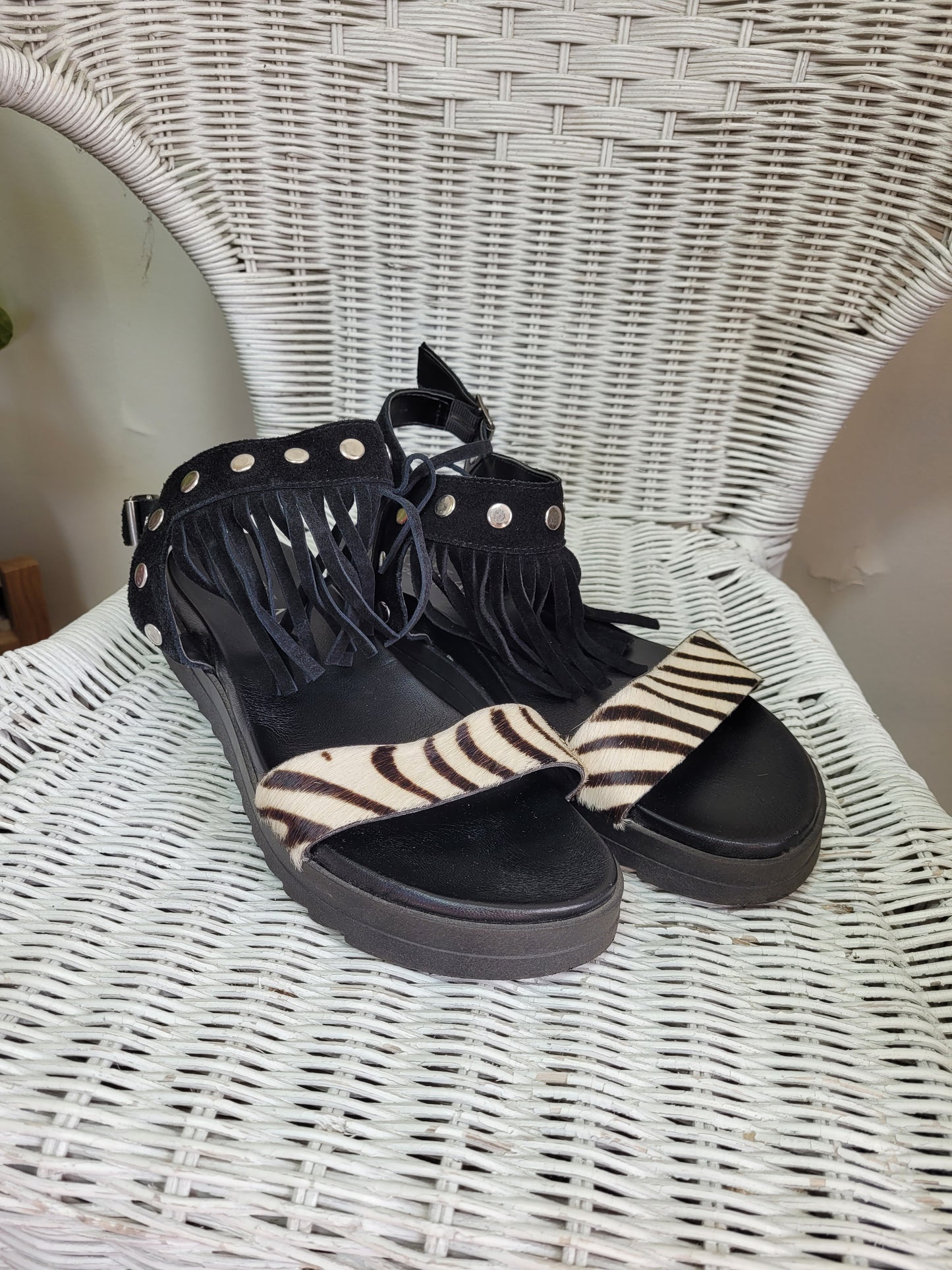 Stylish Replay Zebra Italian Sandals: Second-hand chunky sandals!