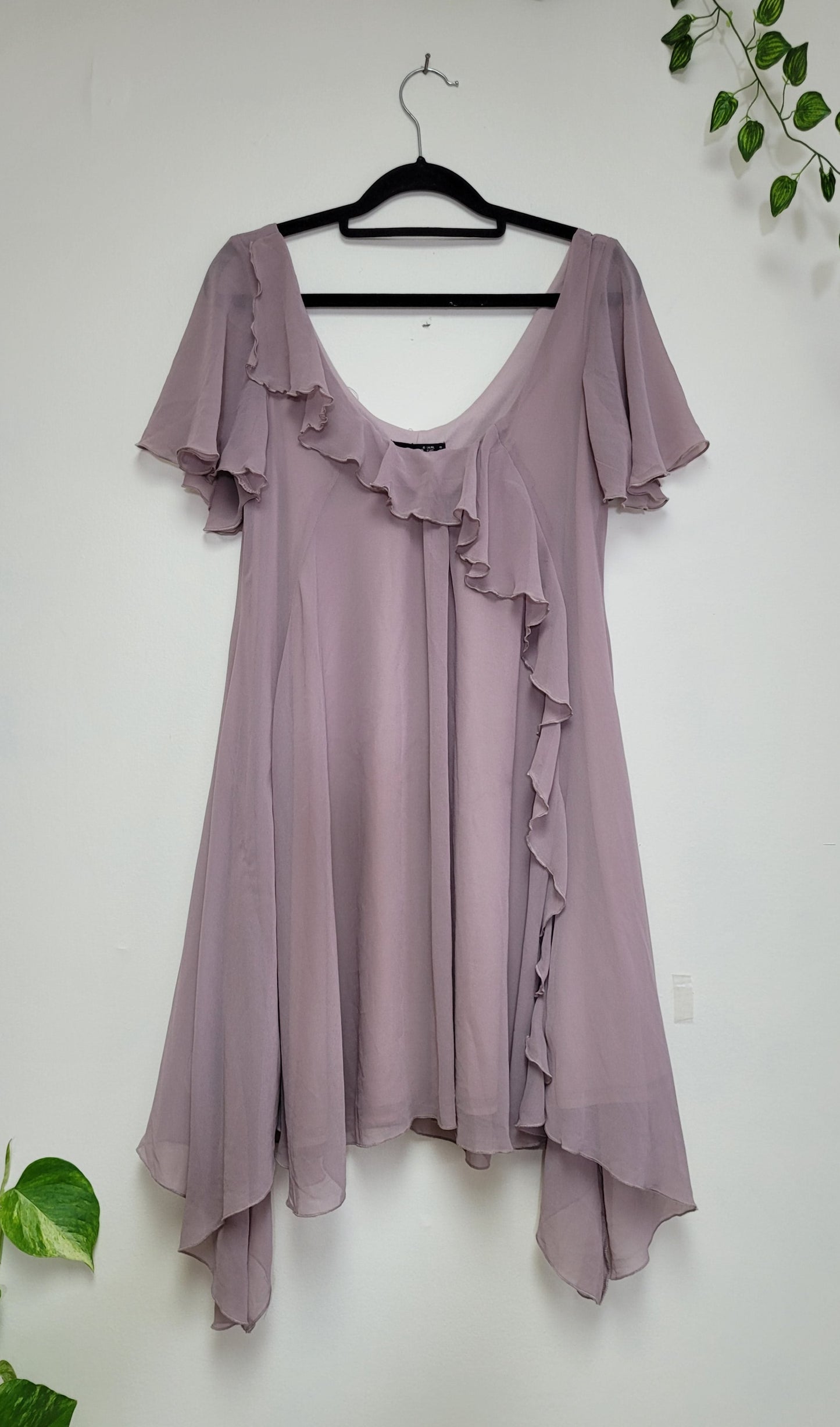 Charming Dusk Delight: Atmosphere Short Dress - Second Hand Store Find