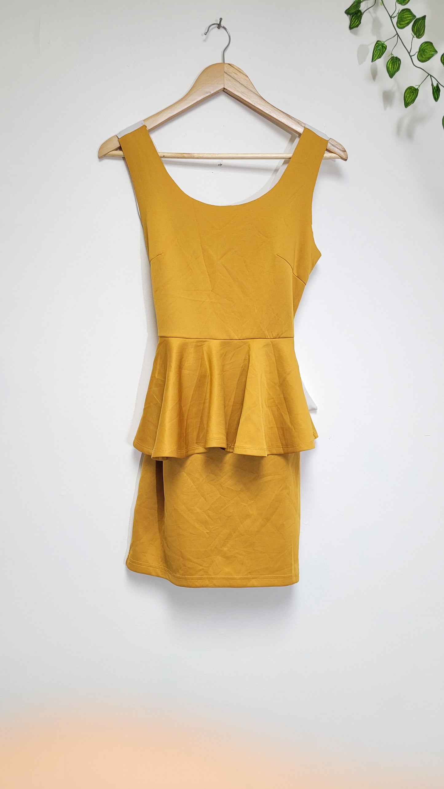 Lovely Italian Peplum Dress – Mustard & White, Size 38, Stretch Elegance