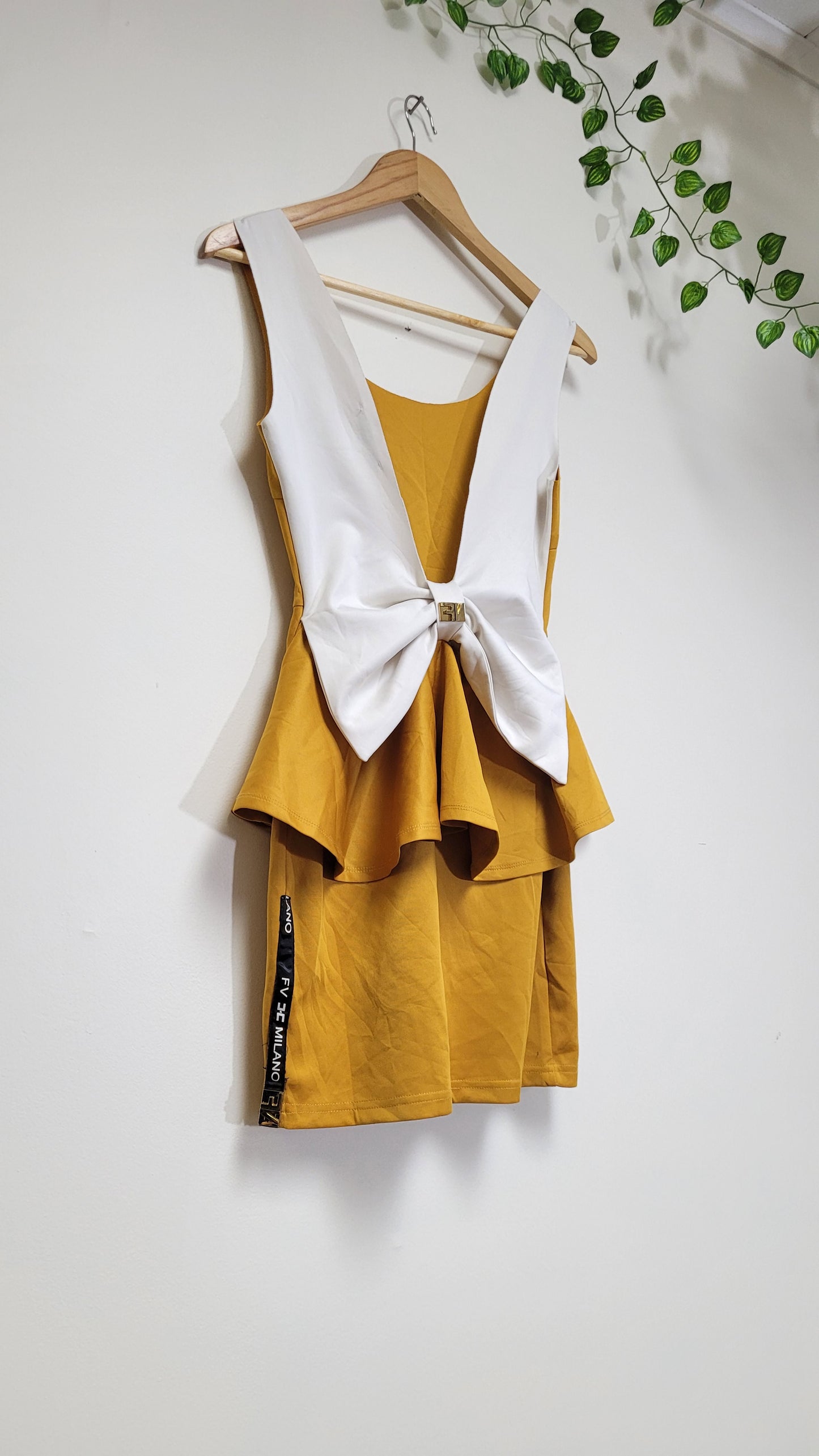 Lovely Italian Peplum Dress – Mustard & White, Size 38, Stretch Elegance