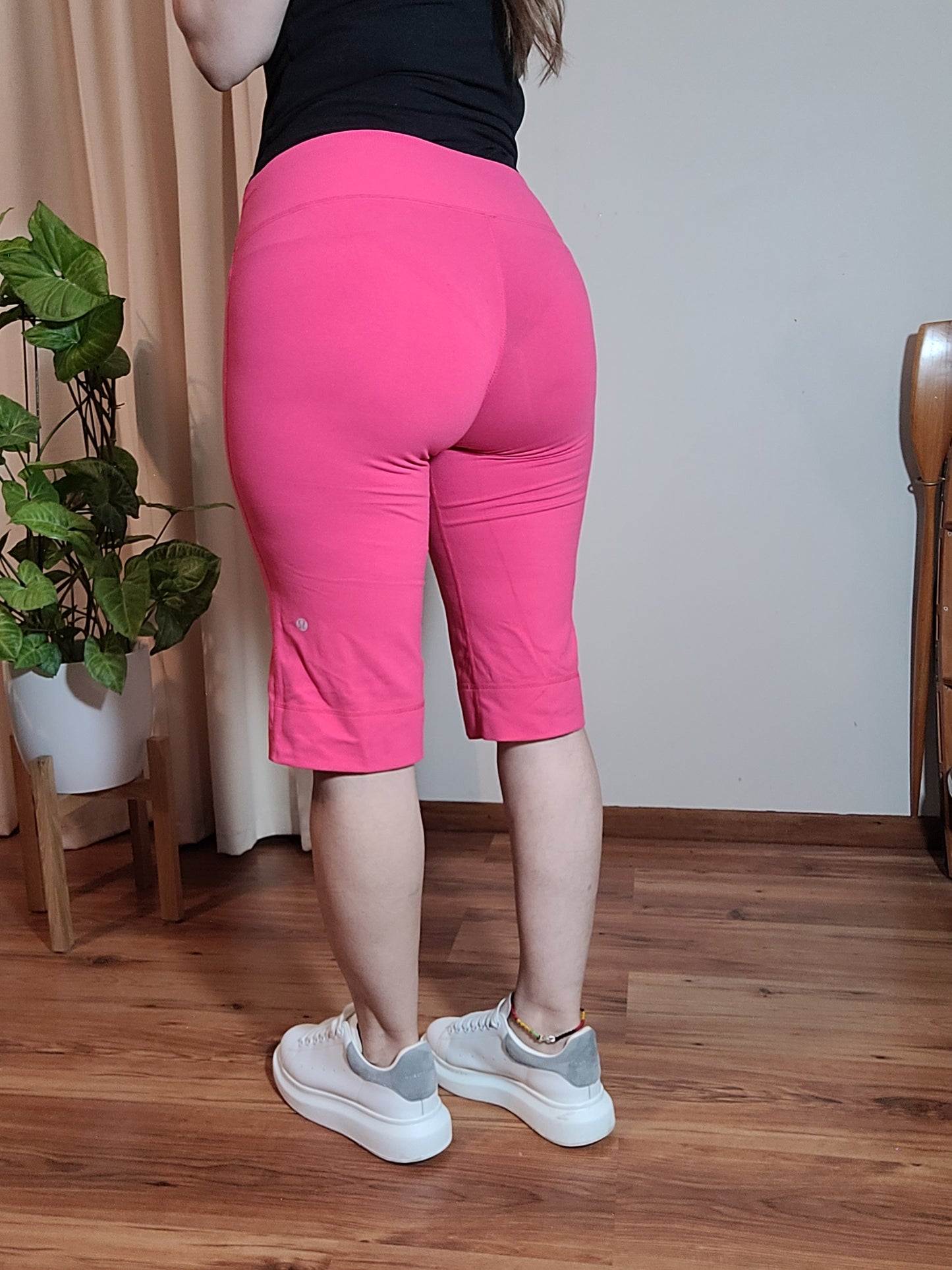 Cutest hotpink Lululemon shorts pants