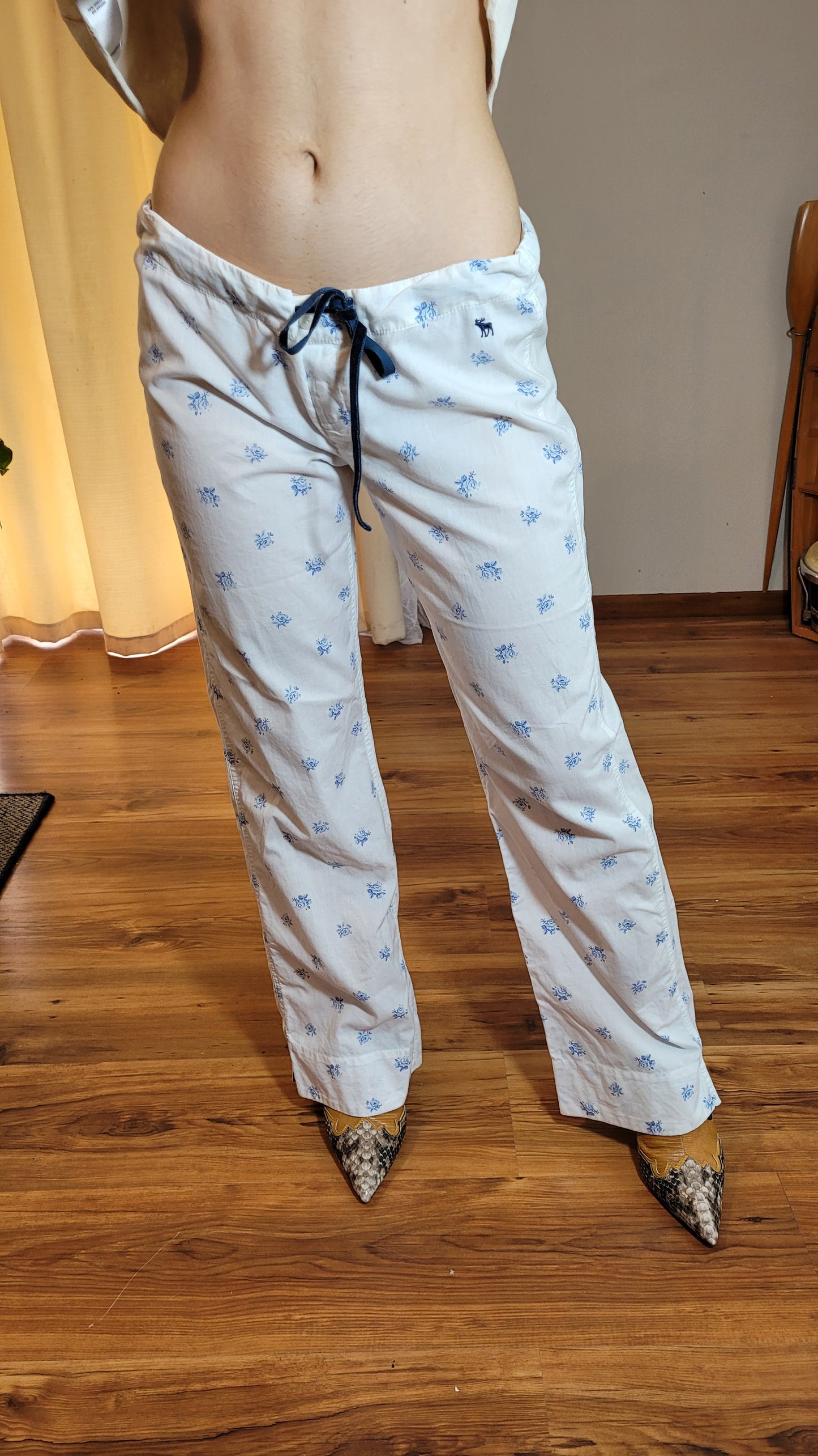 Authentic Abercrombie low rise pants.