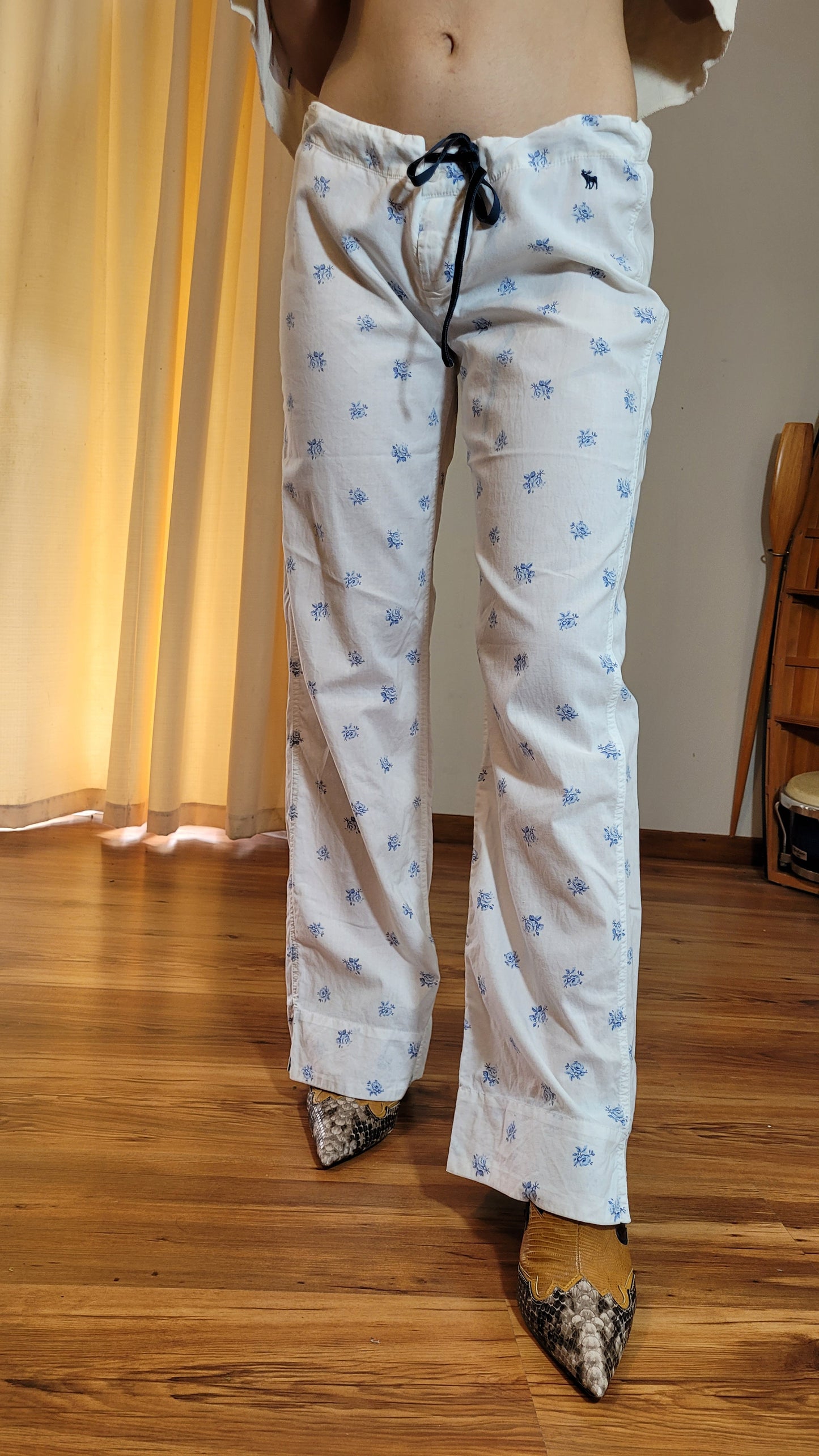 Authentic Abercrombie low rise pants.