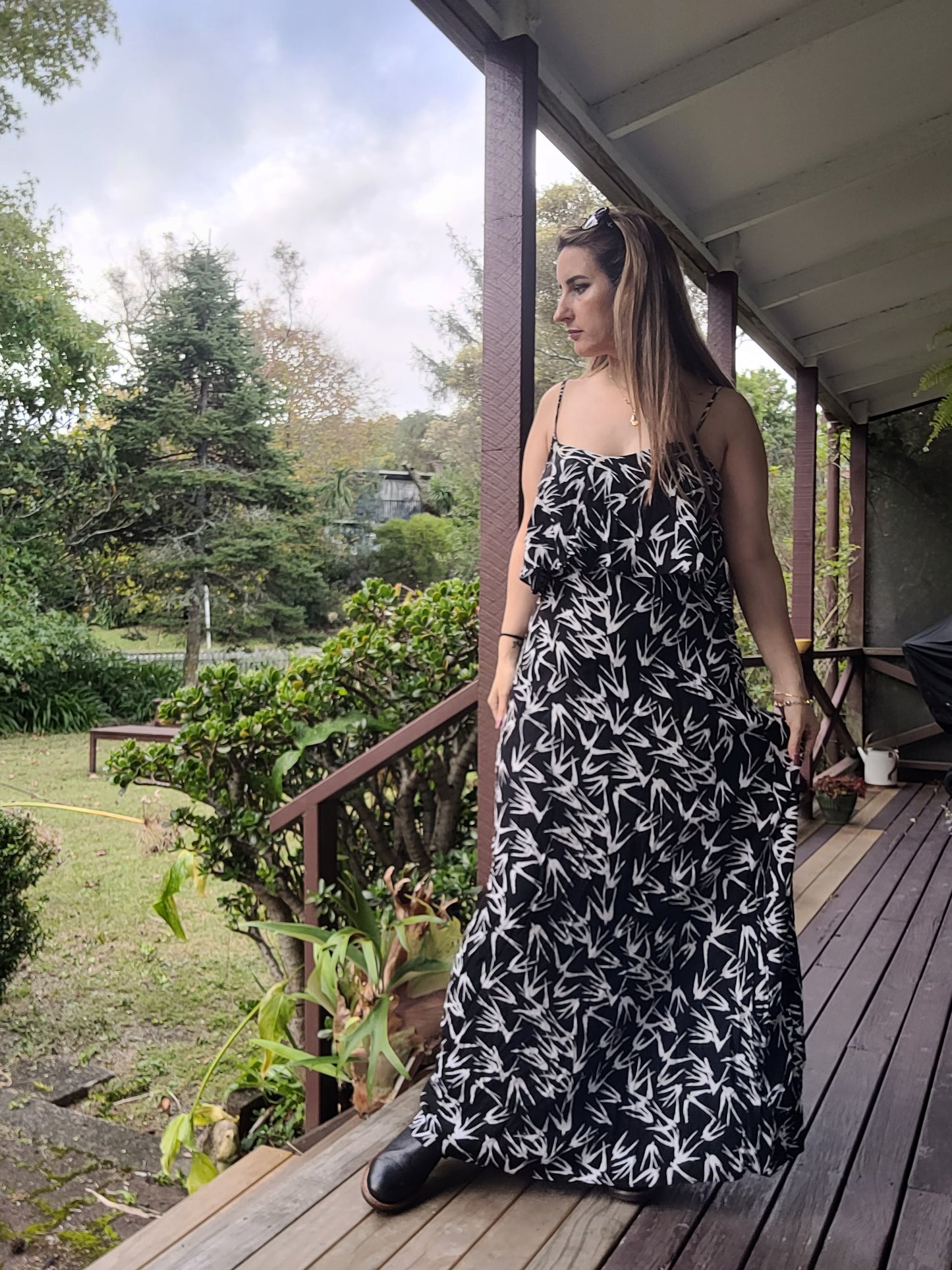 Elegance Unveiled: Decjuba Maxi Dress - Second Hand Store Gem