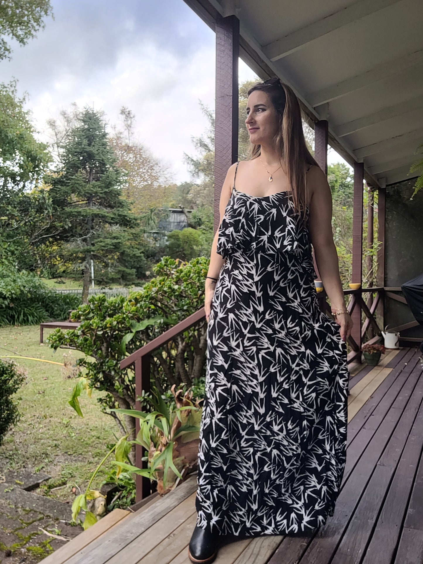 Elegance Unveiled: Decjuba Maxi Dress - Second Hand Store Gem