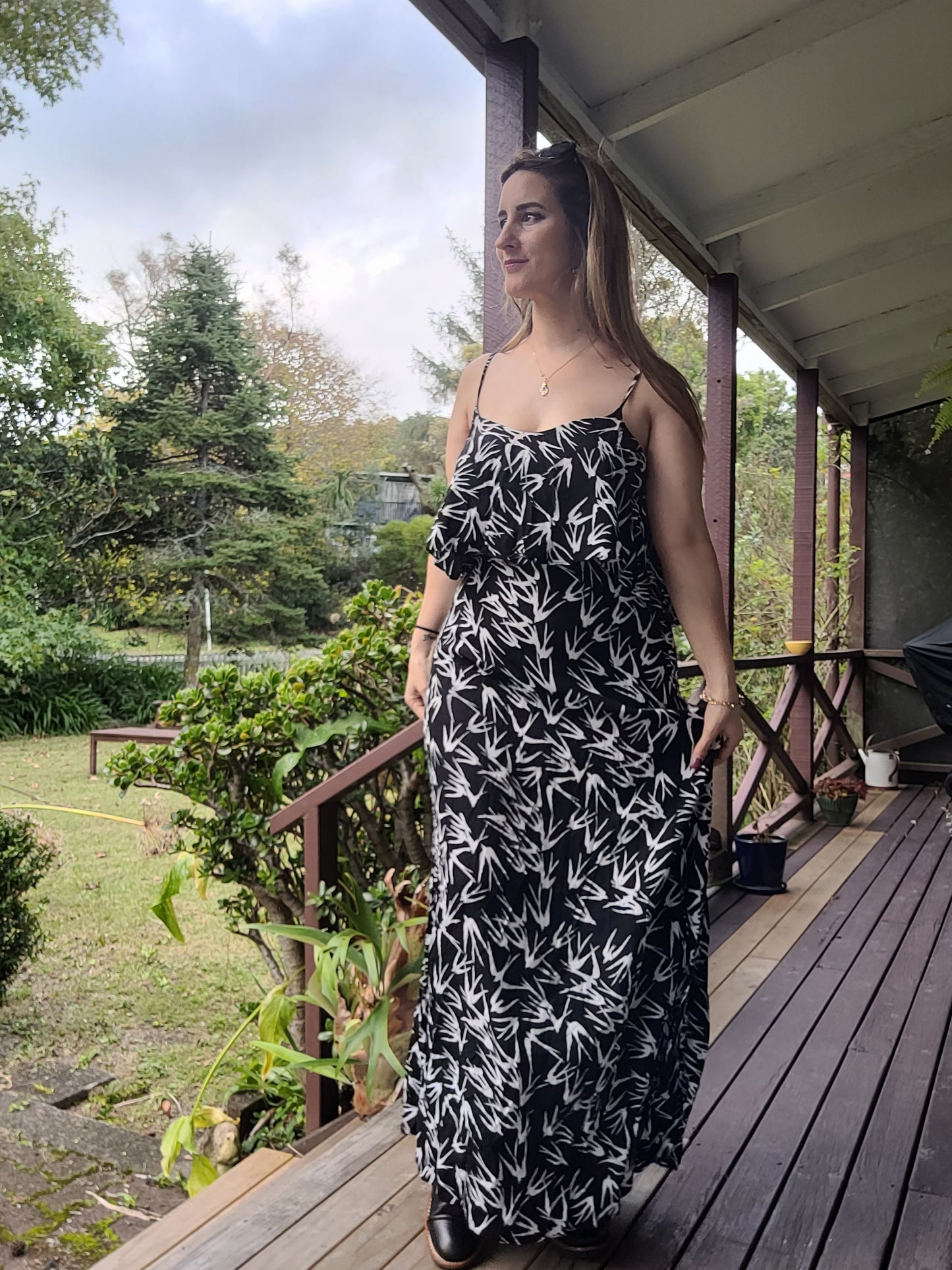 Elegance Unveiled: Decjuba Maxi Dress - Second Hand Store Gem