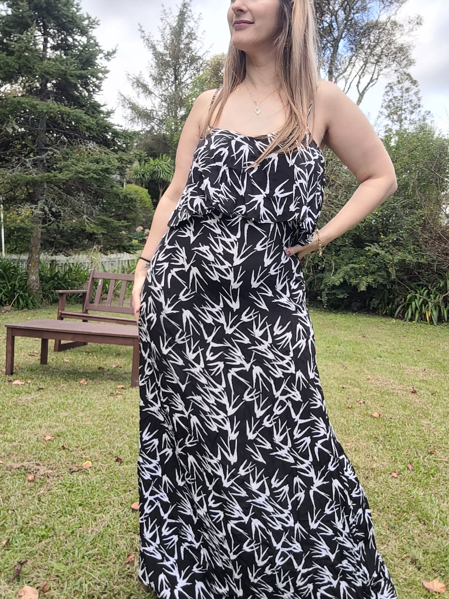 Elegance Unveiled: Decjuba Maxi Dress - Second Hand Store Gem