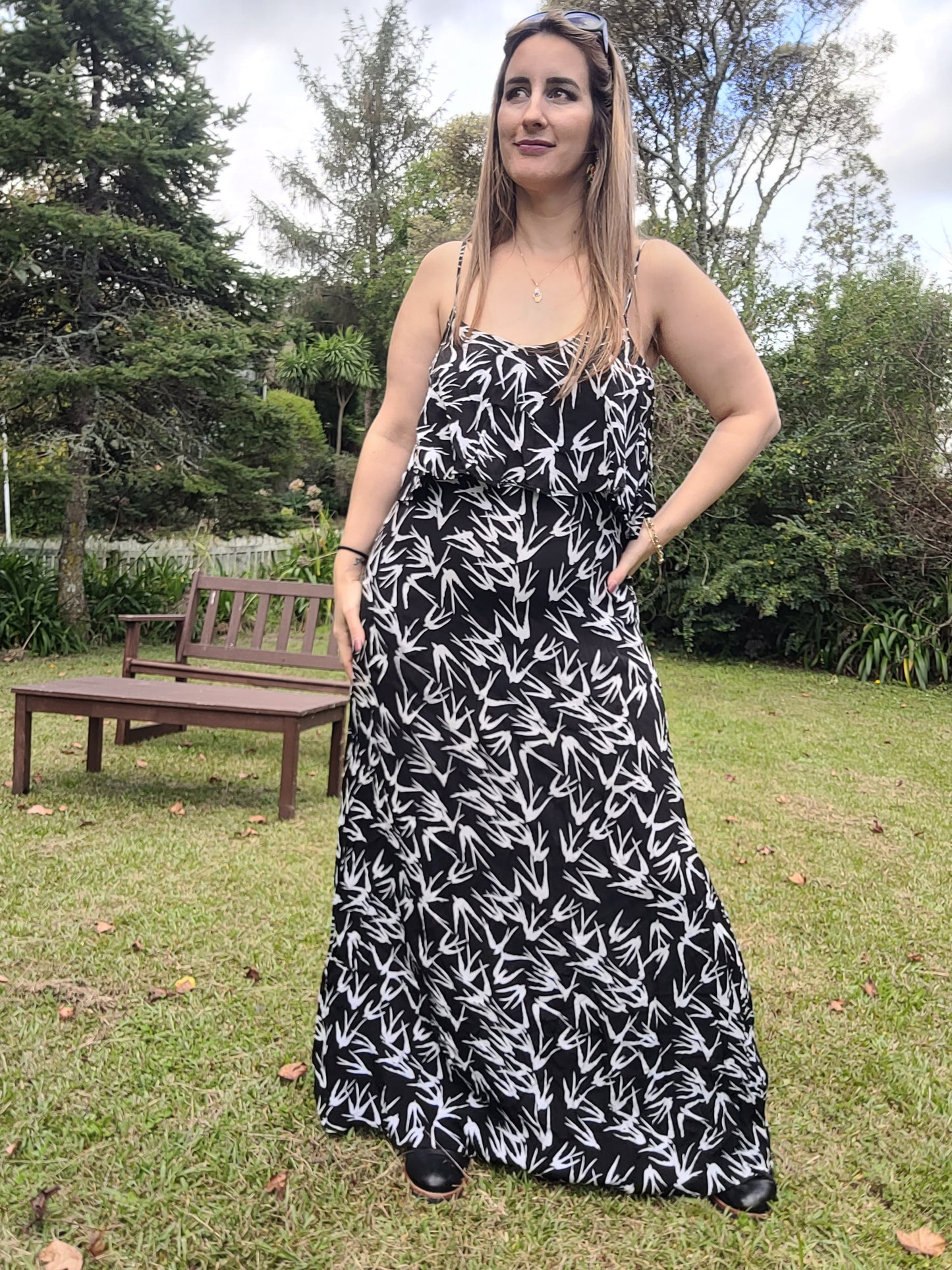 Elegance Unveiled: Decjuba Maxi Dress - Second Hand Store Gem