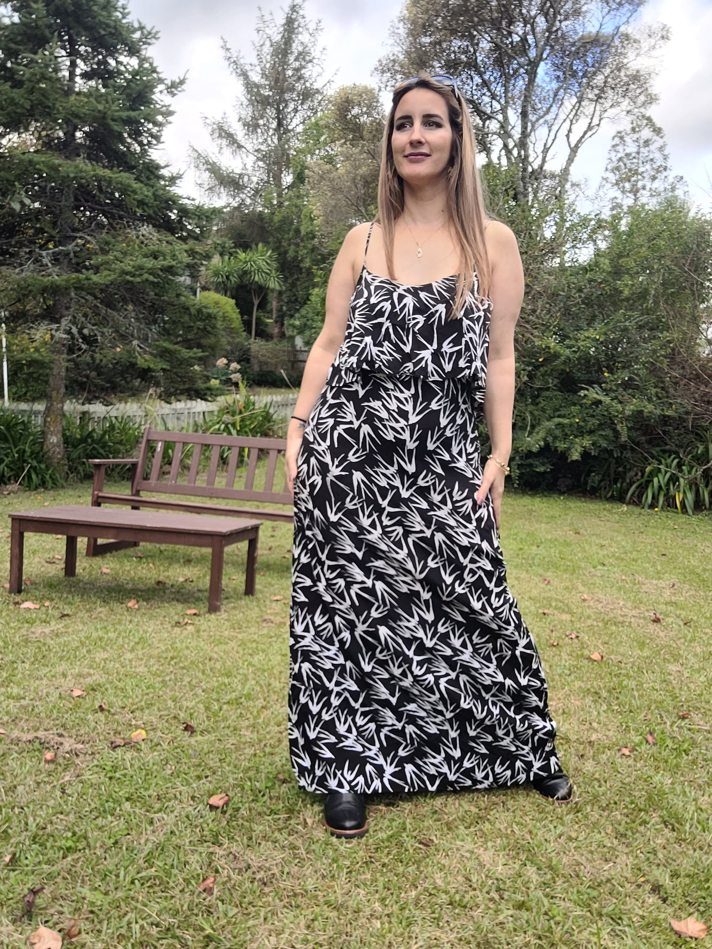 Elegance Unveiled: Decjuba Maxi Dress - Second Hand Store Gem