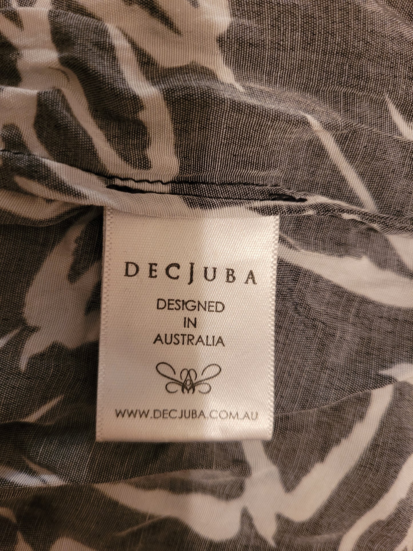 Elegance Unveiled: Decjuba Maxi Dress - Second Hand Store Gem