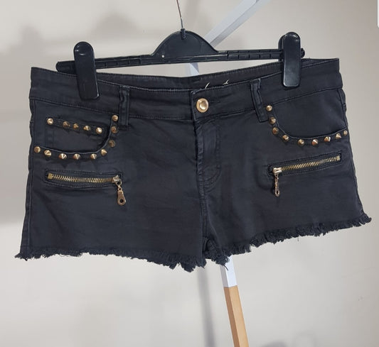 Second hand shorts in black colors size 12. y2k Low Waist Black Denim Mini Short