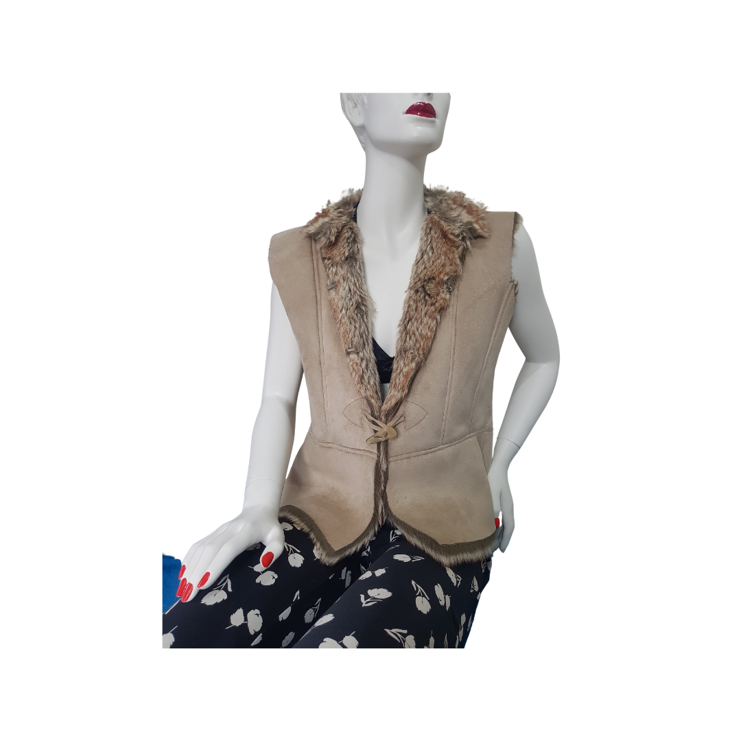 Chic Comfort: Light Brown Fur Vest - Preloved Fashion clothes